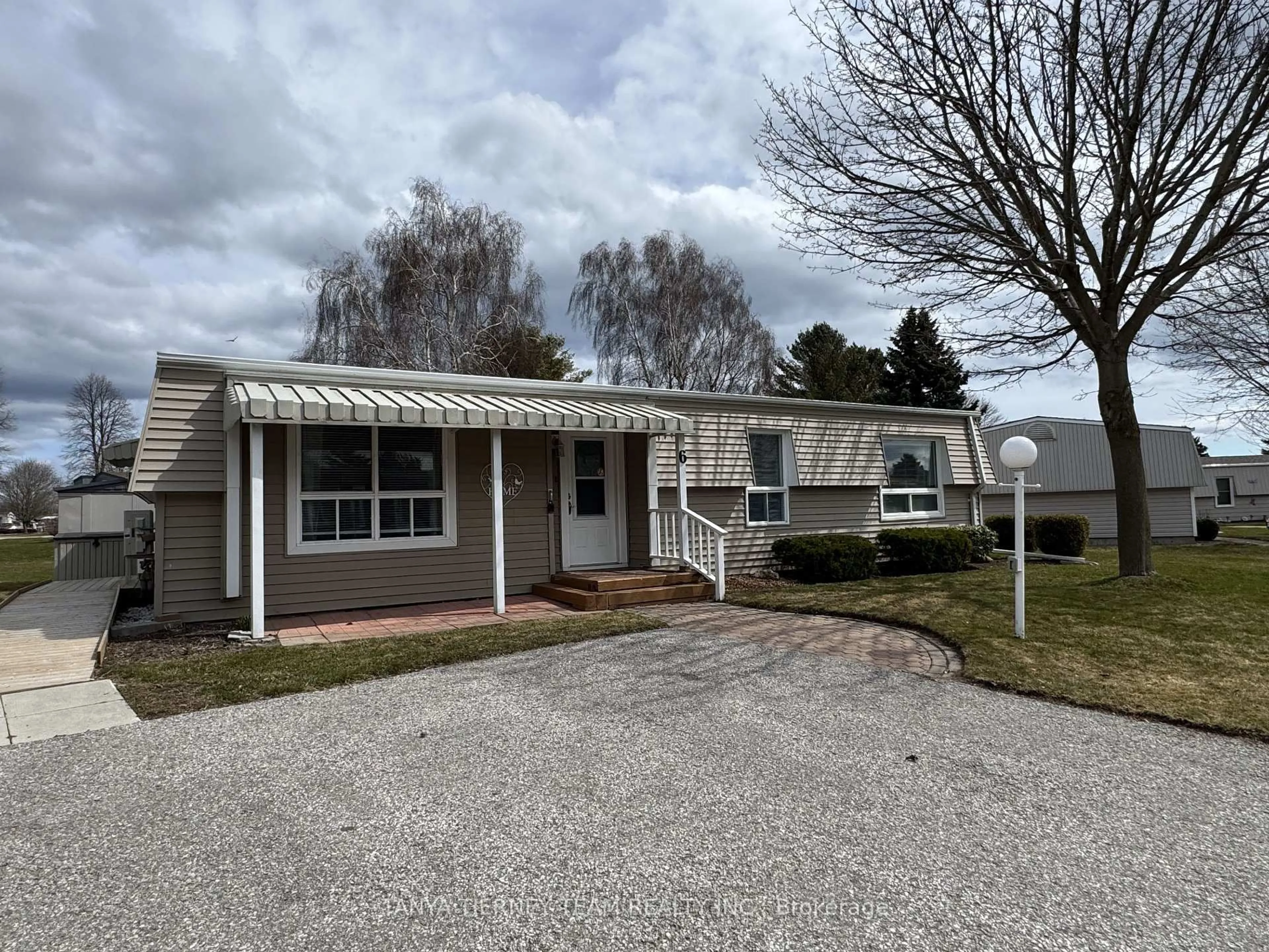Home with vinyl exterior material, street for 6 The Cove Rd, Clarington Ontario L1B 1B9
