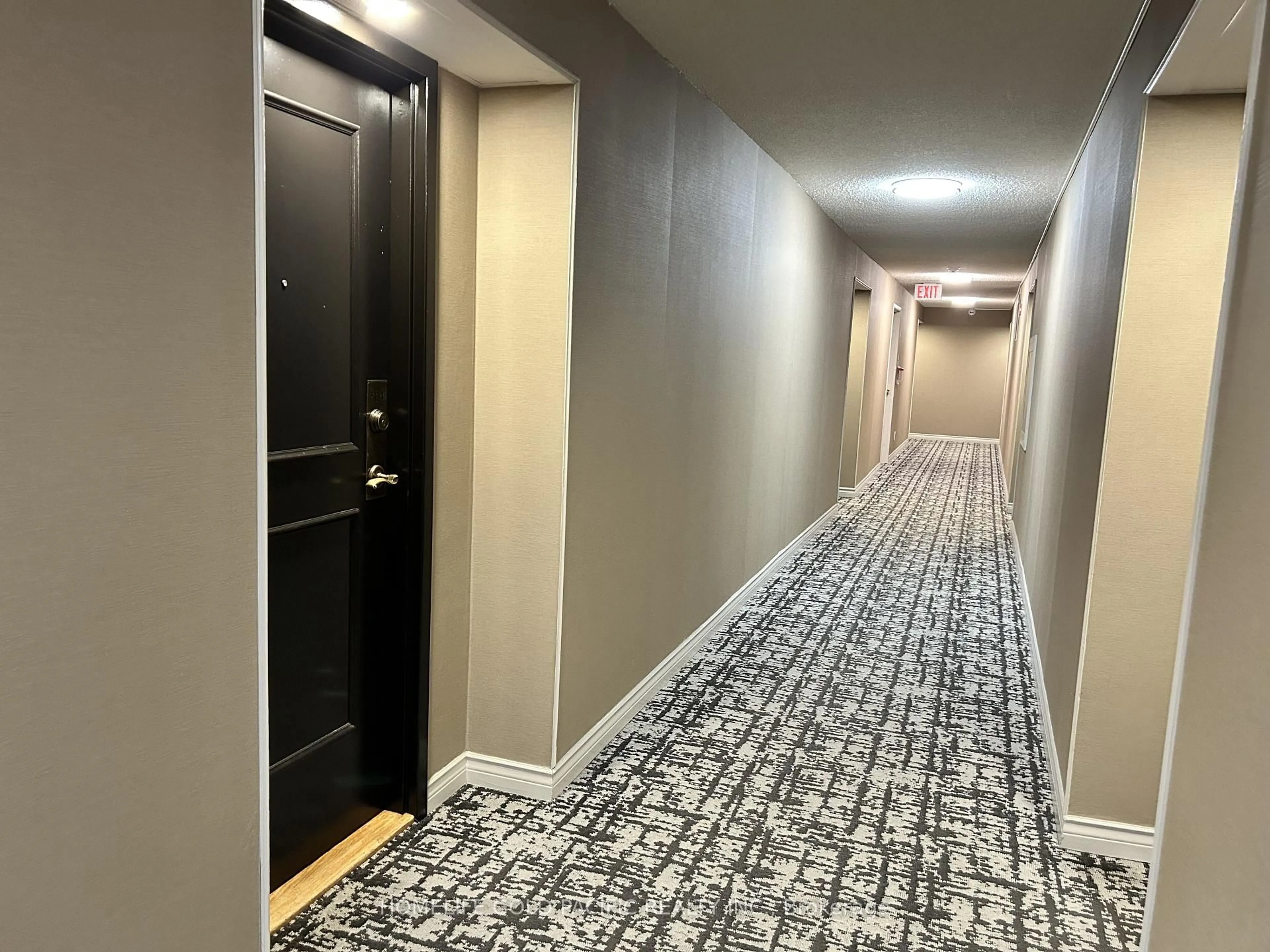 Indoor foyer for 480 McLevin Ave #504, Toronto Ontario M1B 5N9