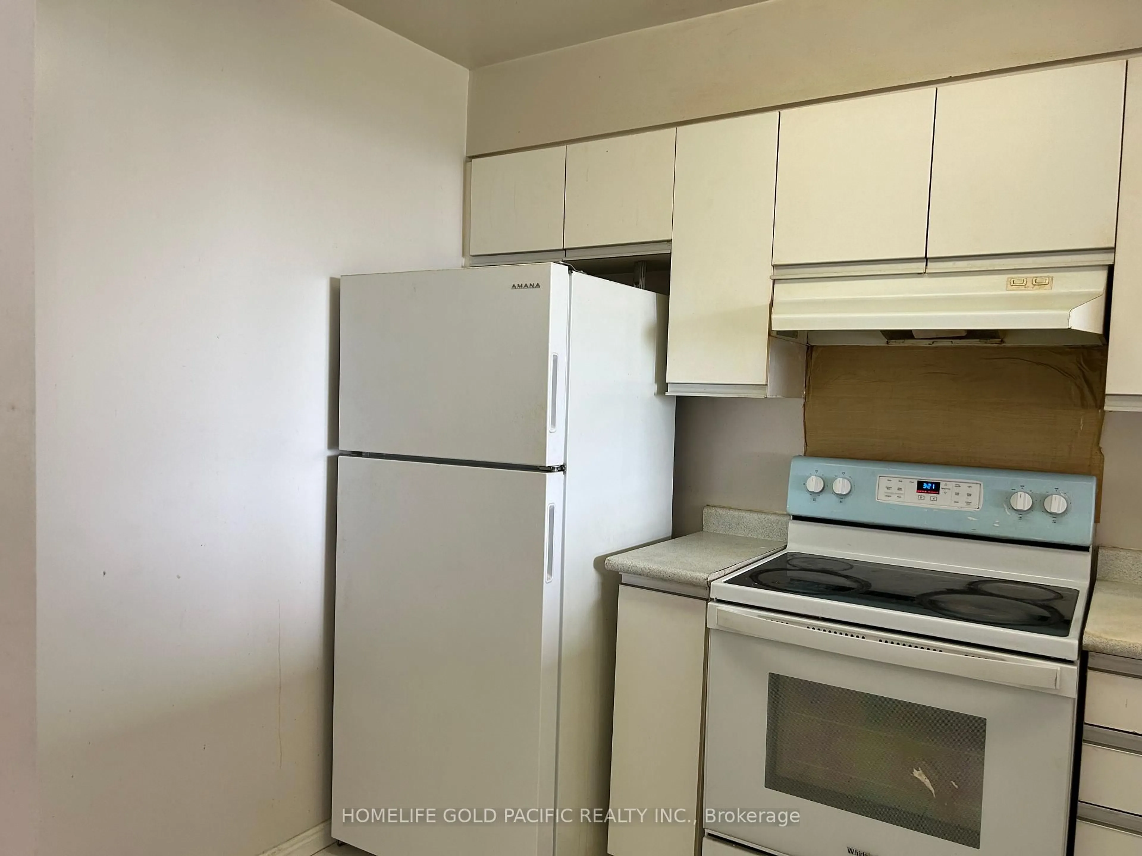 Standard kitchen, unknown for 480 McLevin Ave #504, Toronto Ontario M1B 5N9