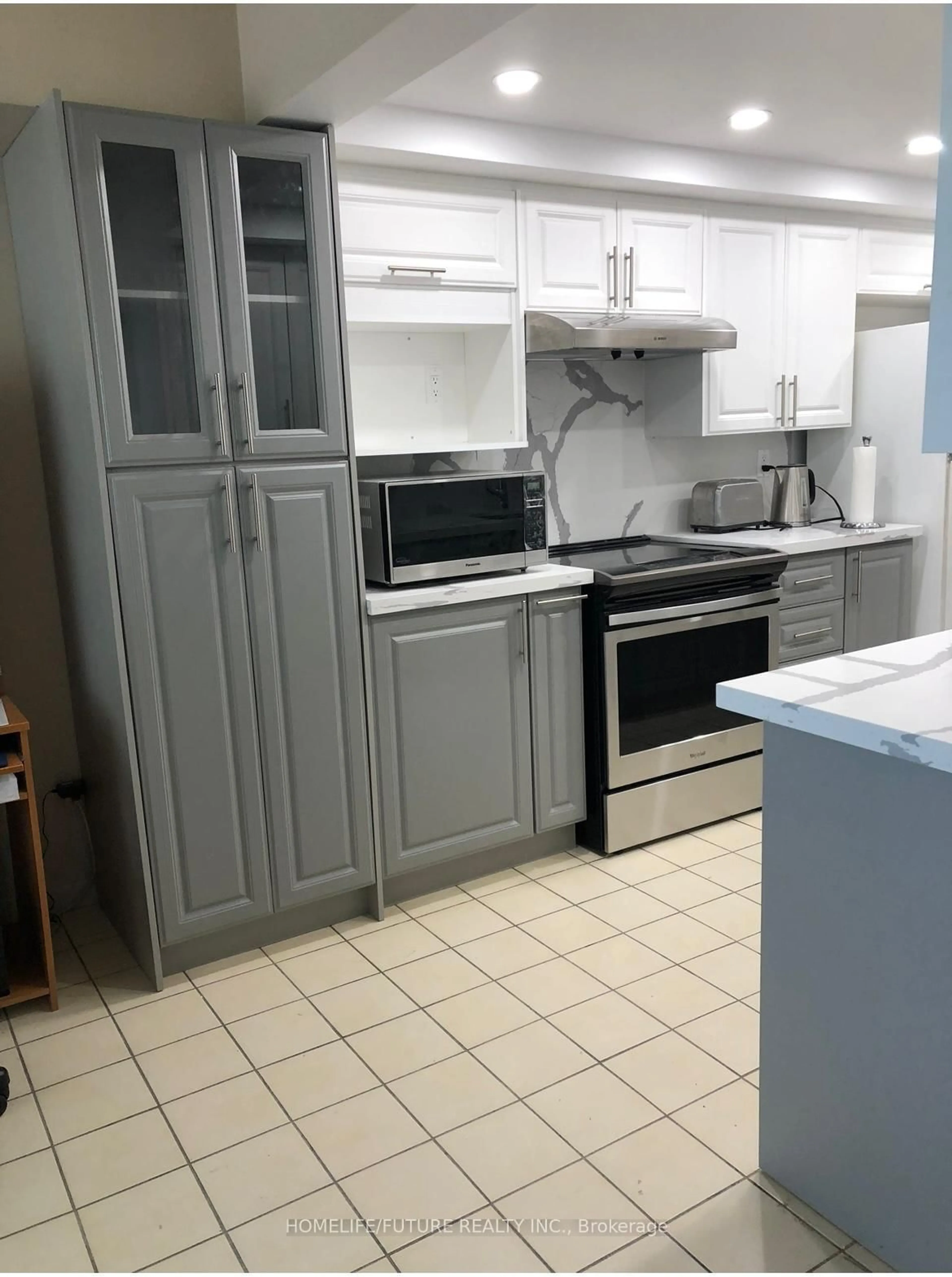 Standard kitchen, unknown for 4725 Sheppard Ave #603, Toronto Ontario M1S 5B2