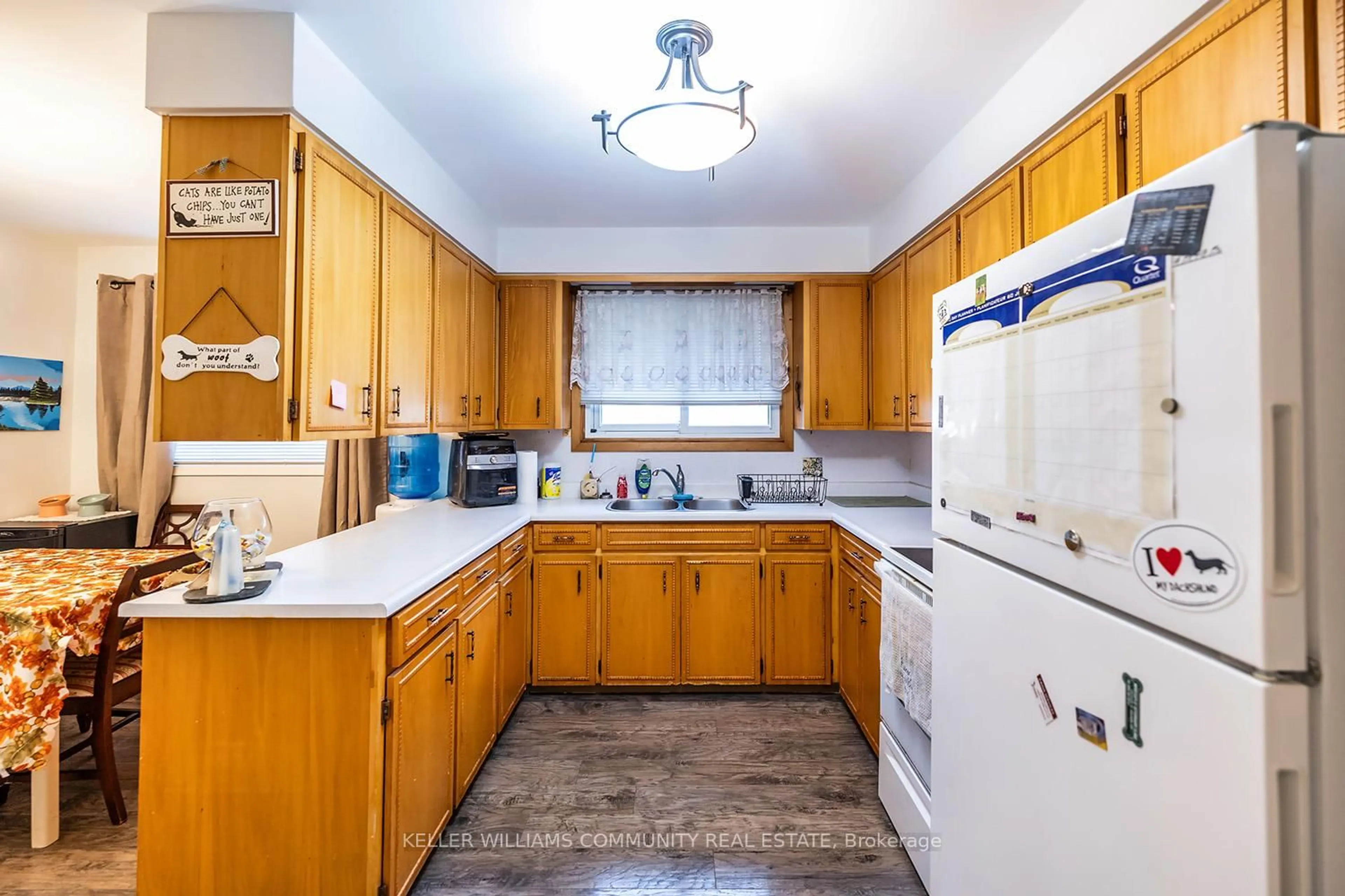 Standard kitchen, unknown for 159 Scugog St, Clarington Ontario L1C 3J7