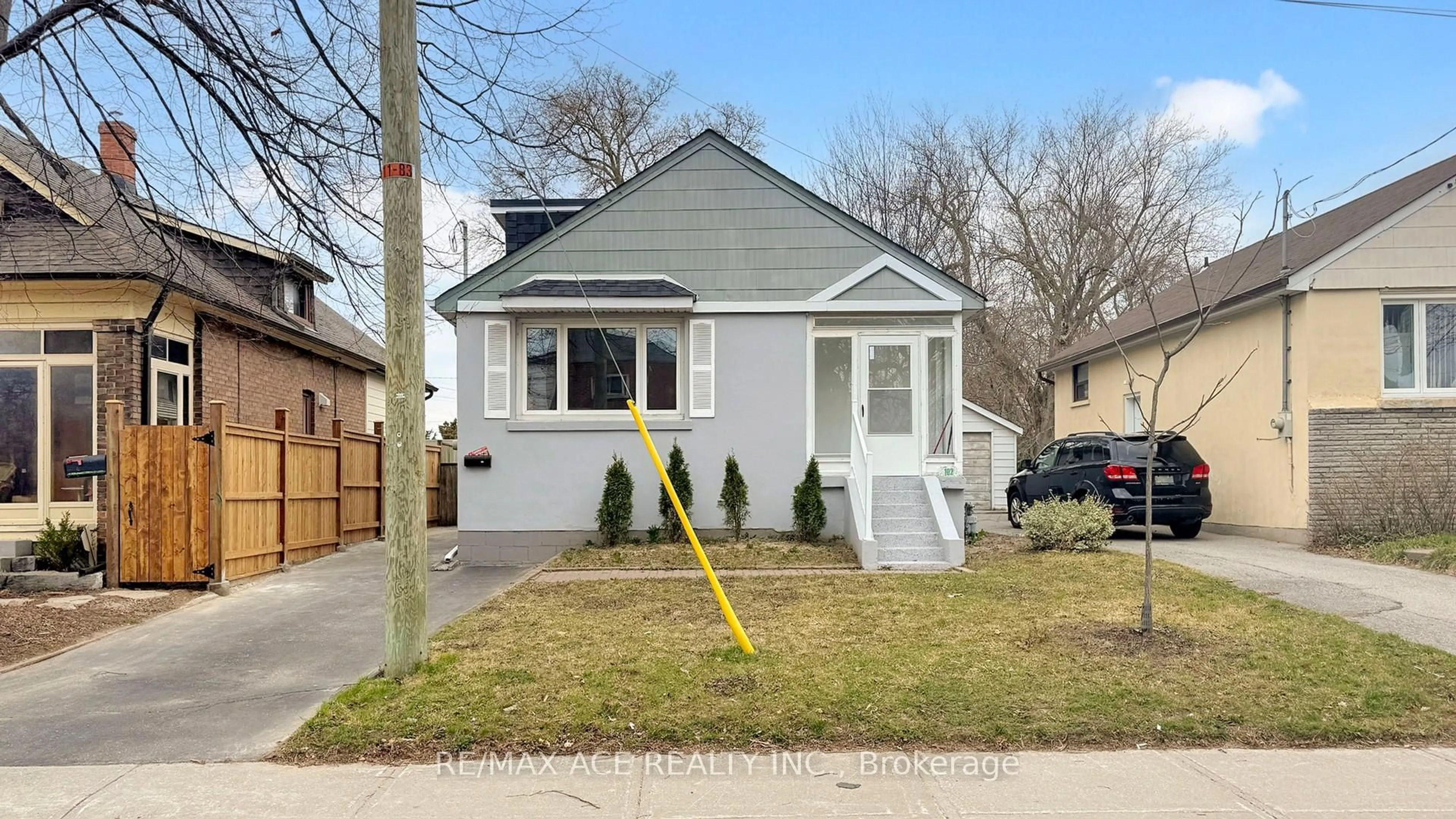 Home with vinyl exterior material, street for 102 Newport Ave, Toronto Ontario M1L 1J3