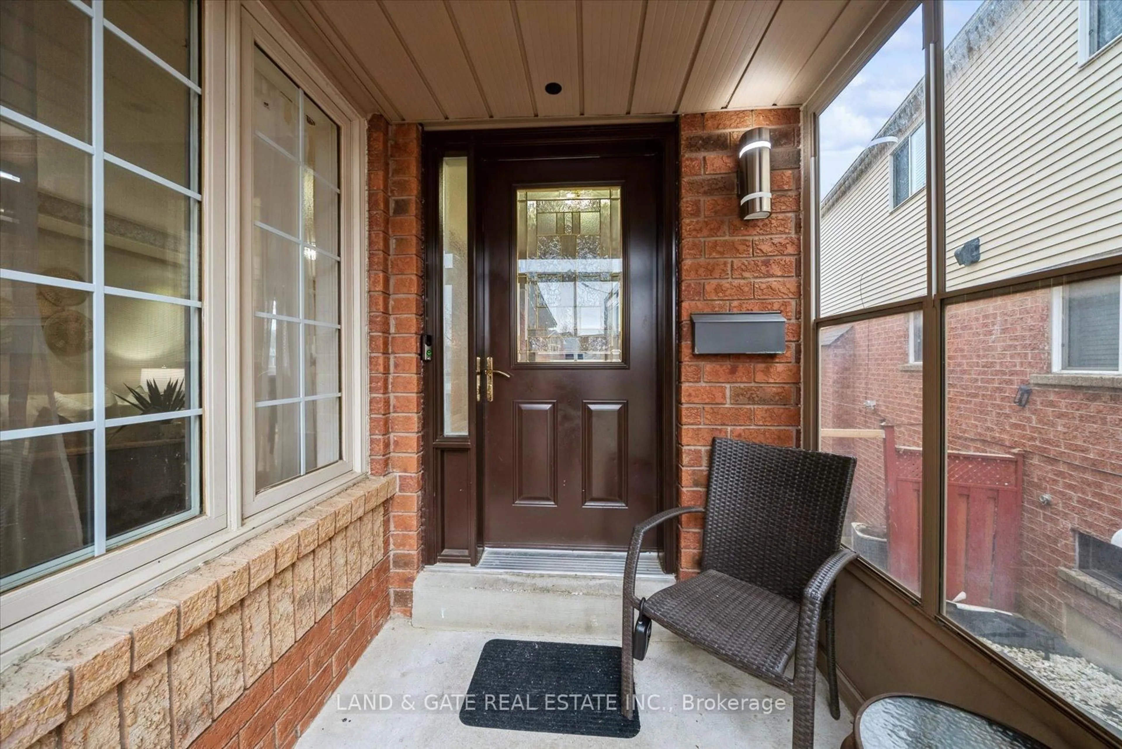 Indoor entryway for 144 Smales Dr, Ajax Ontario L1Z 1G9