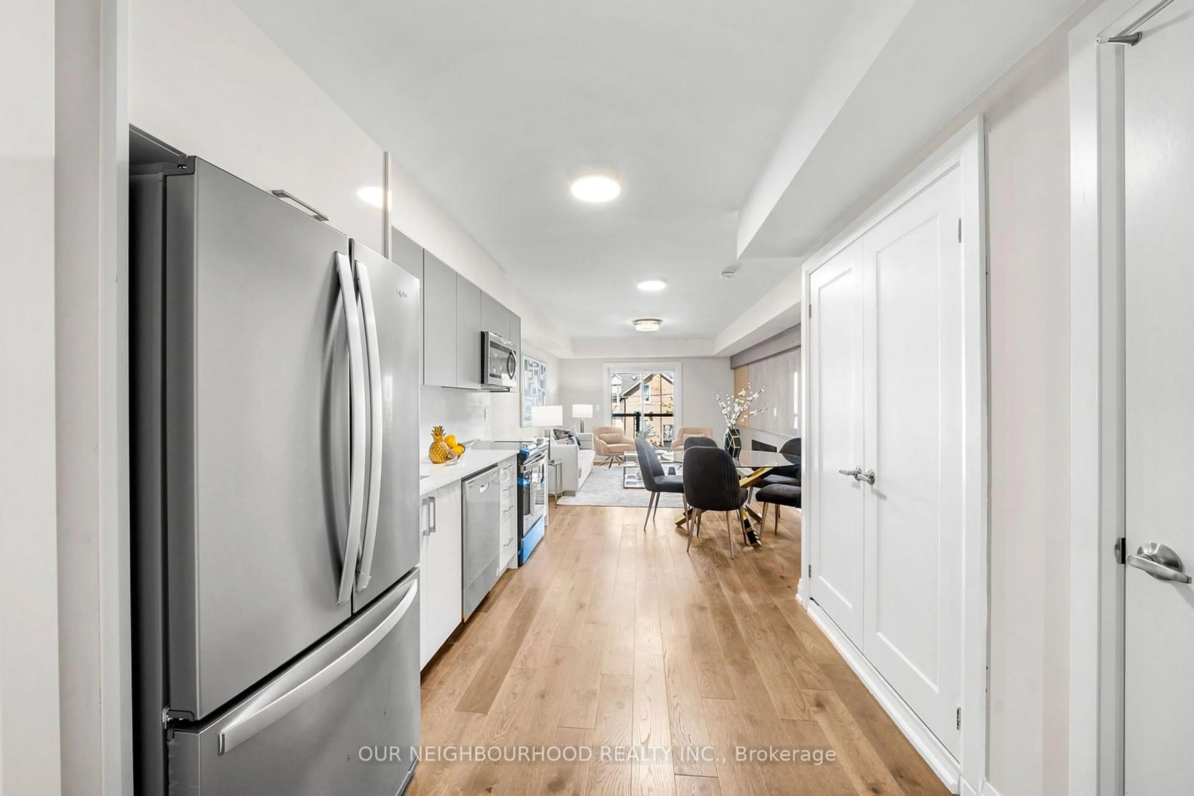 Open concept kitchen, unknown for 146 Celina St, Oshawa Ontario L1H 4N5