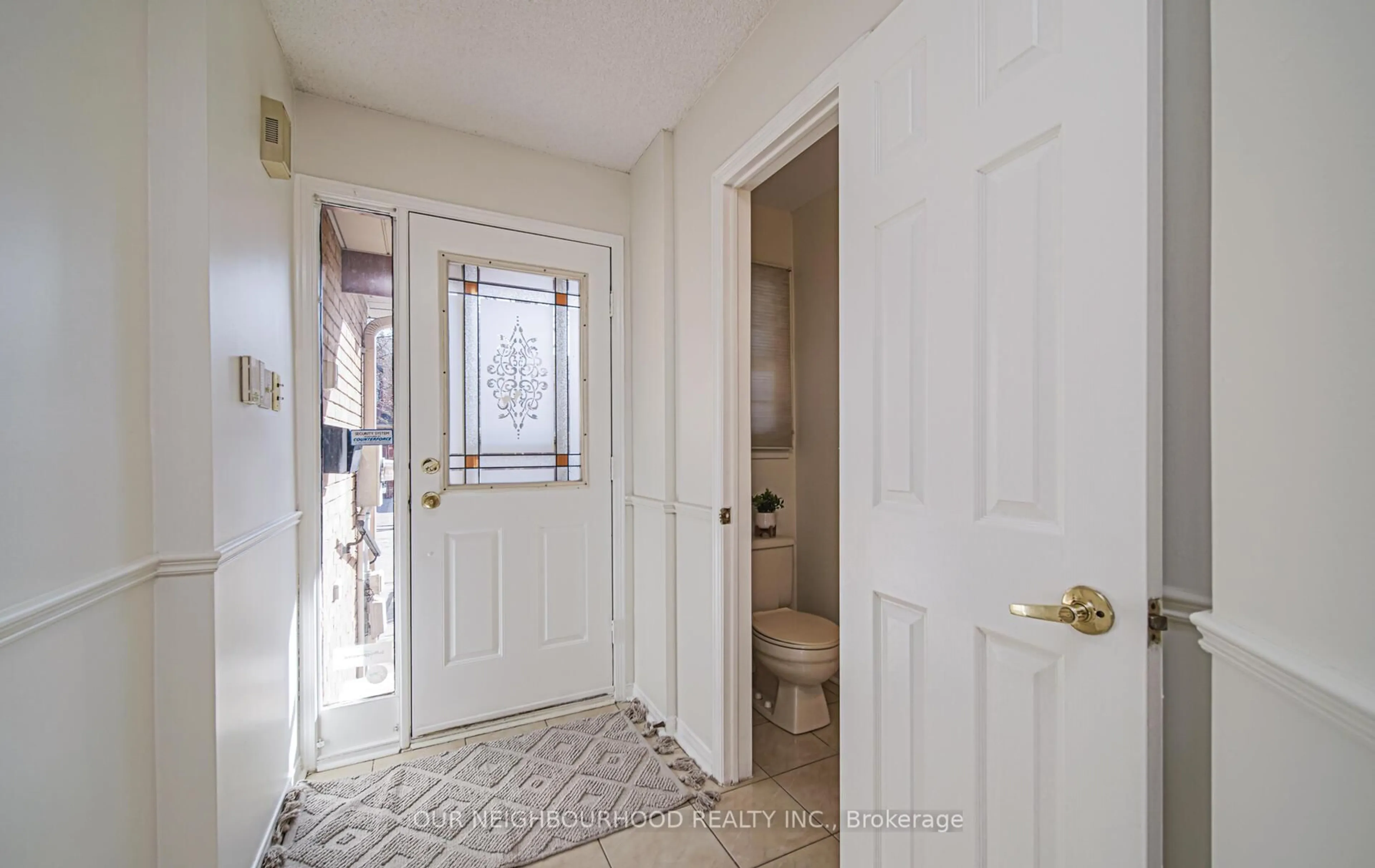 Indoor entryway for 1610 Crawforth St #6, Whitby Ontario L1N 9B1