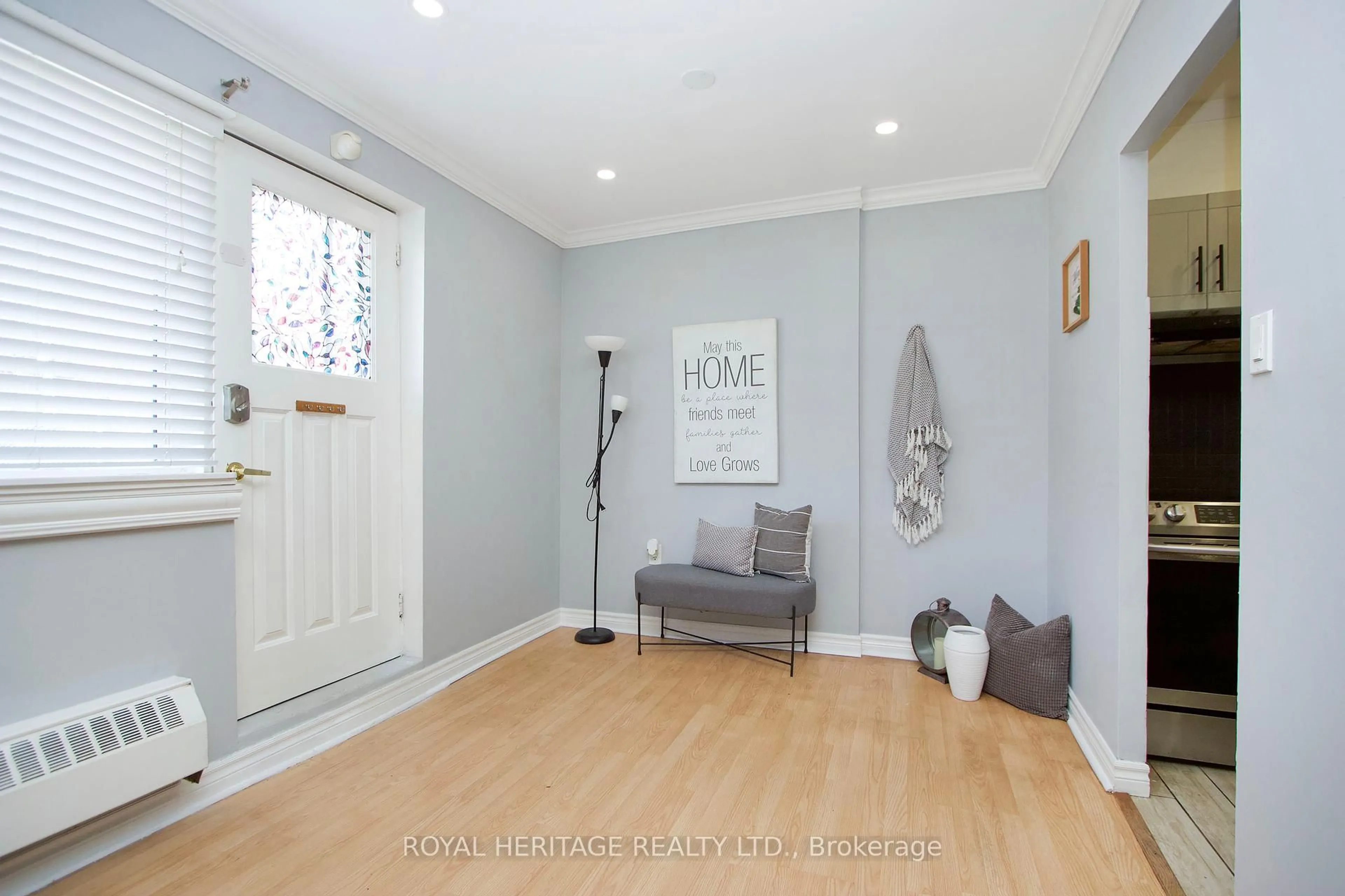 Indoor entryway for 936 Glen St #101, Oshawa Ontario L1J 5Z7
