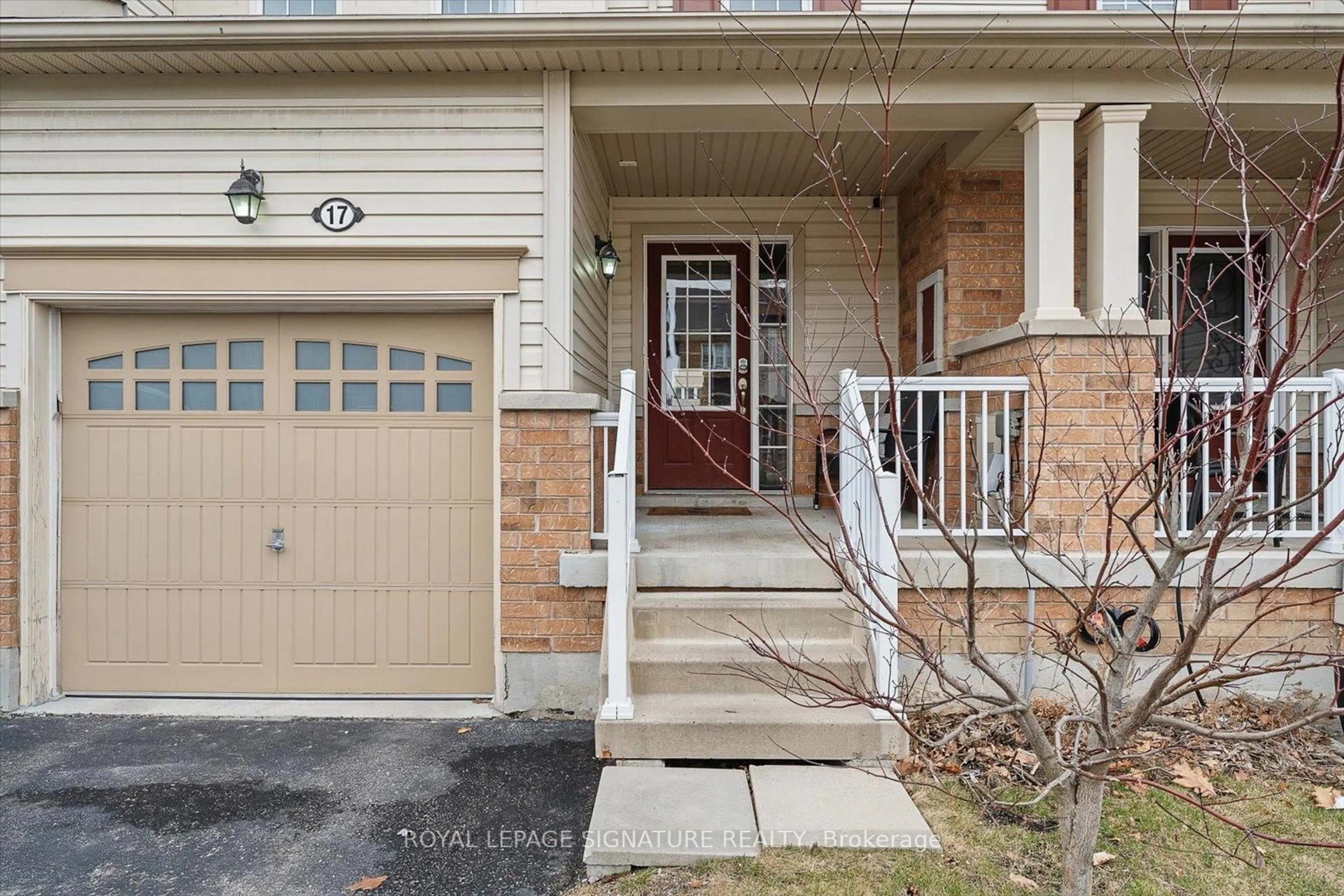 Indoor entryway for 17 Gallimere Crt, Whitby Ontario L1N 0J5