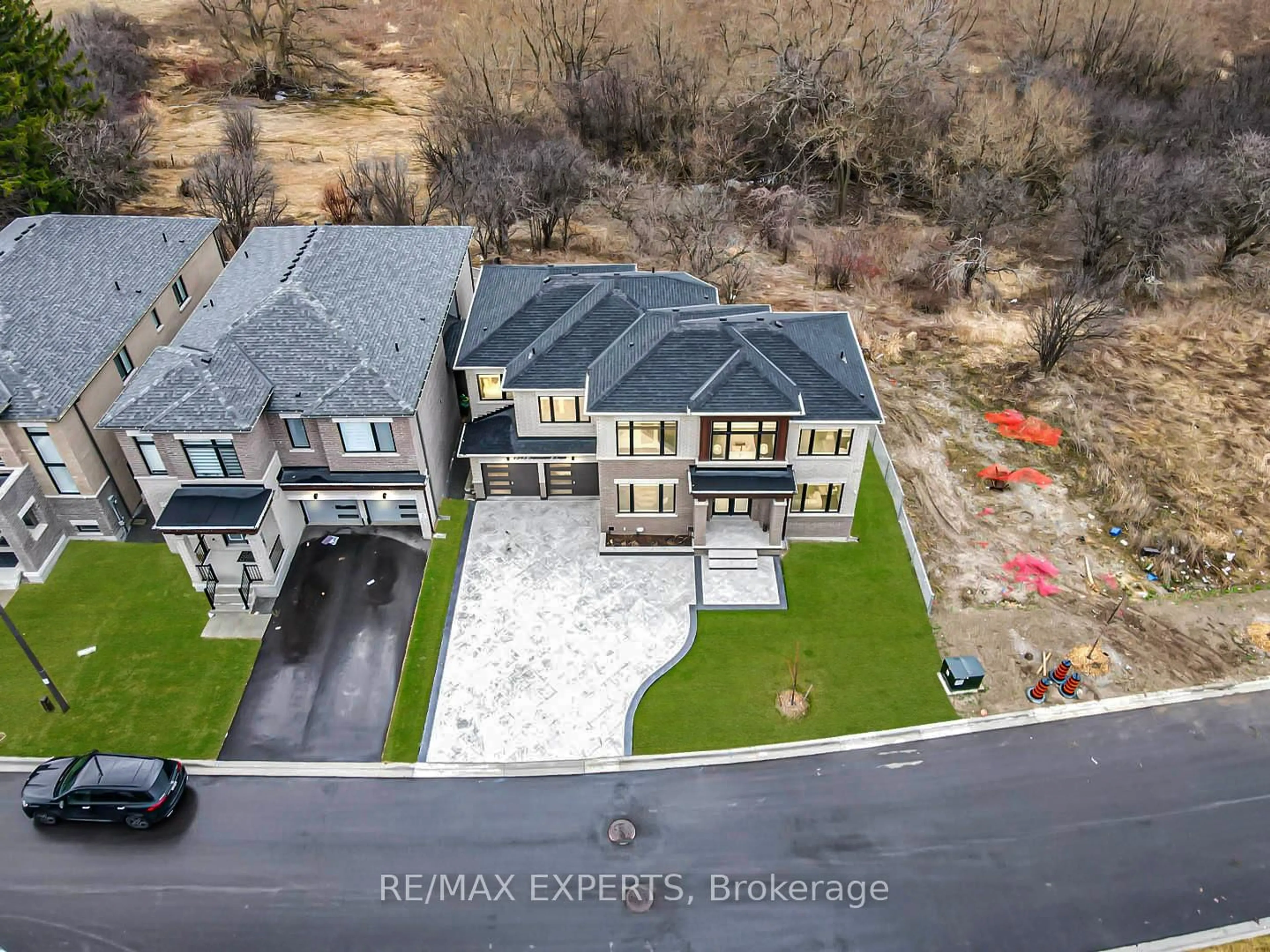 A pic from outside/outdoor area/front of a property/back of a property/a pic from drone, street for 1343 Klondike Crt, Oshawa Ontario L1L 0T1