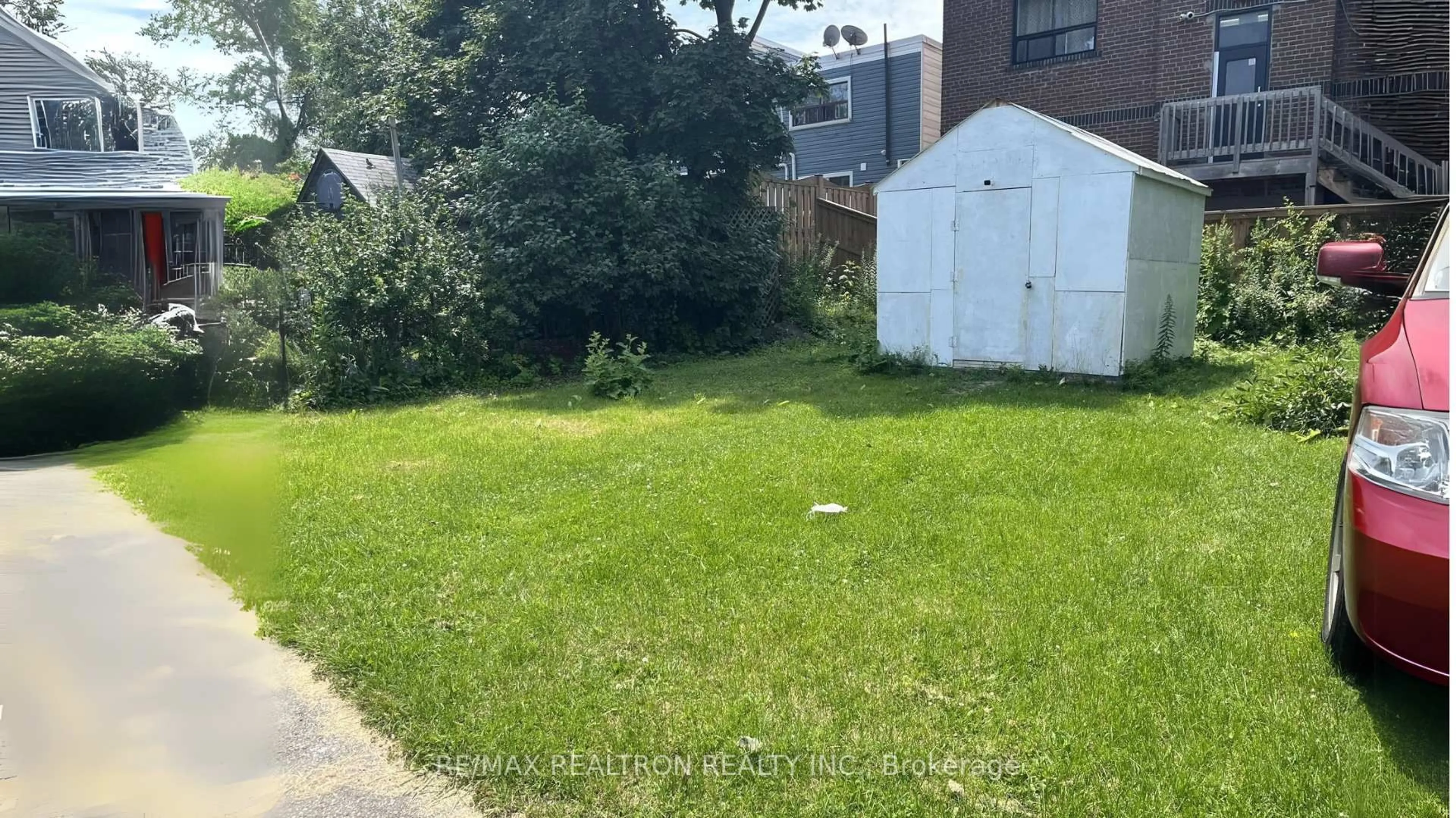 Shed for 292 Celina St, Oshawa Ontario L1H 4P1