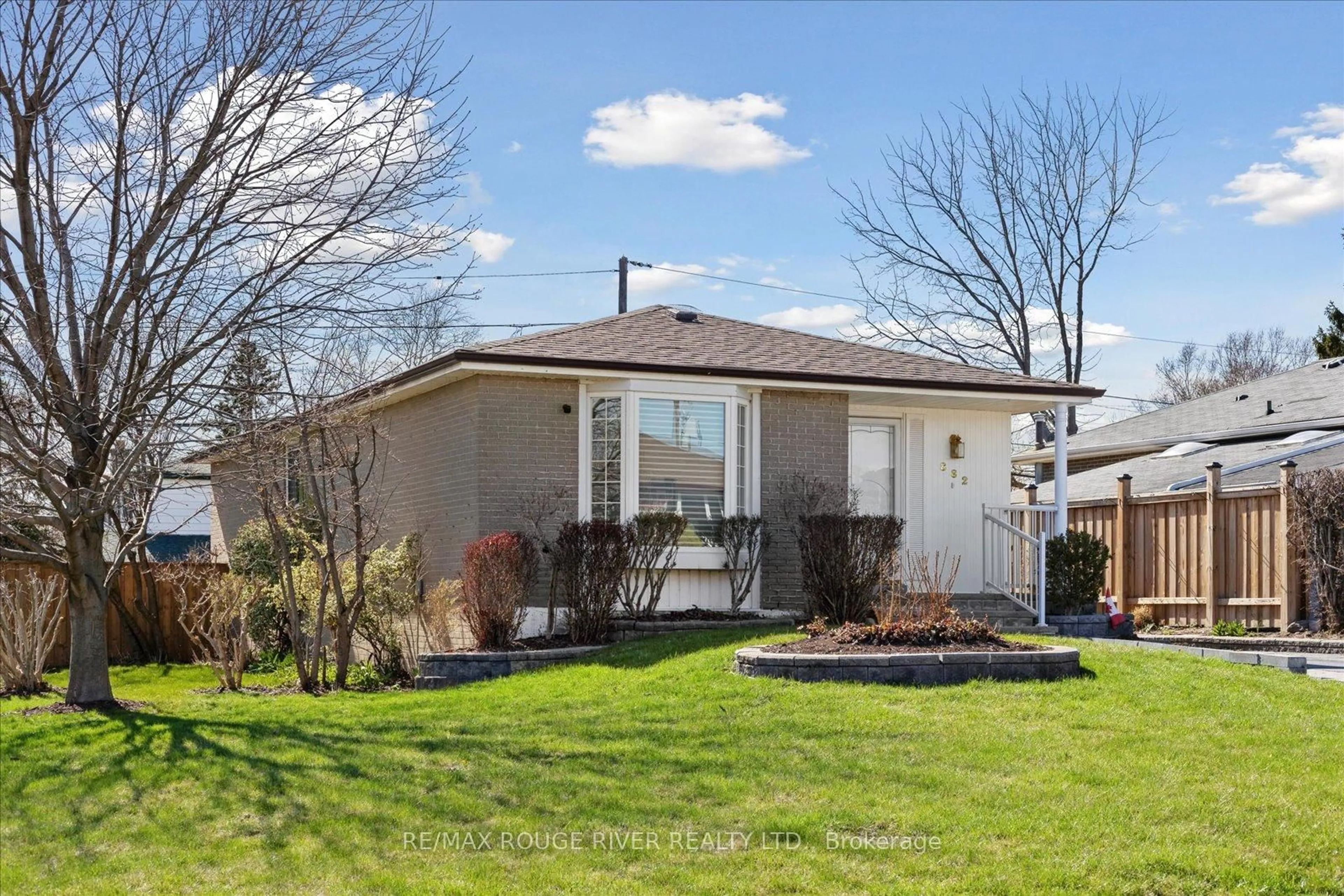 Home with vinyl exterior material, street for 882 Naroch Blvd, Pickering Ontario L1W 1T2