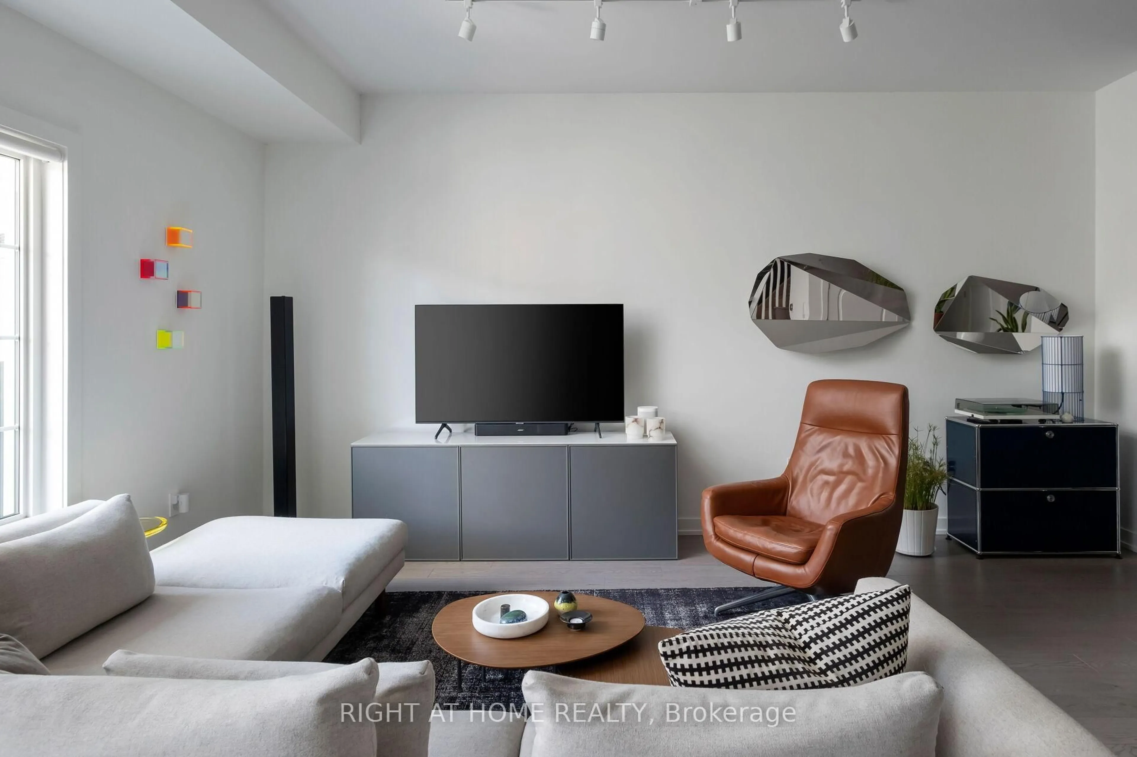 Living room with furniture, unknown for 2320 Gerrard St #118, Toronto Ontario M4E 2E1