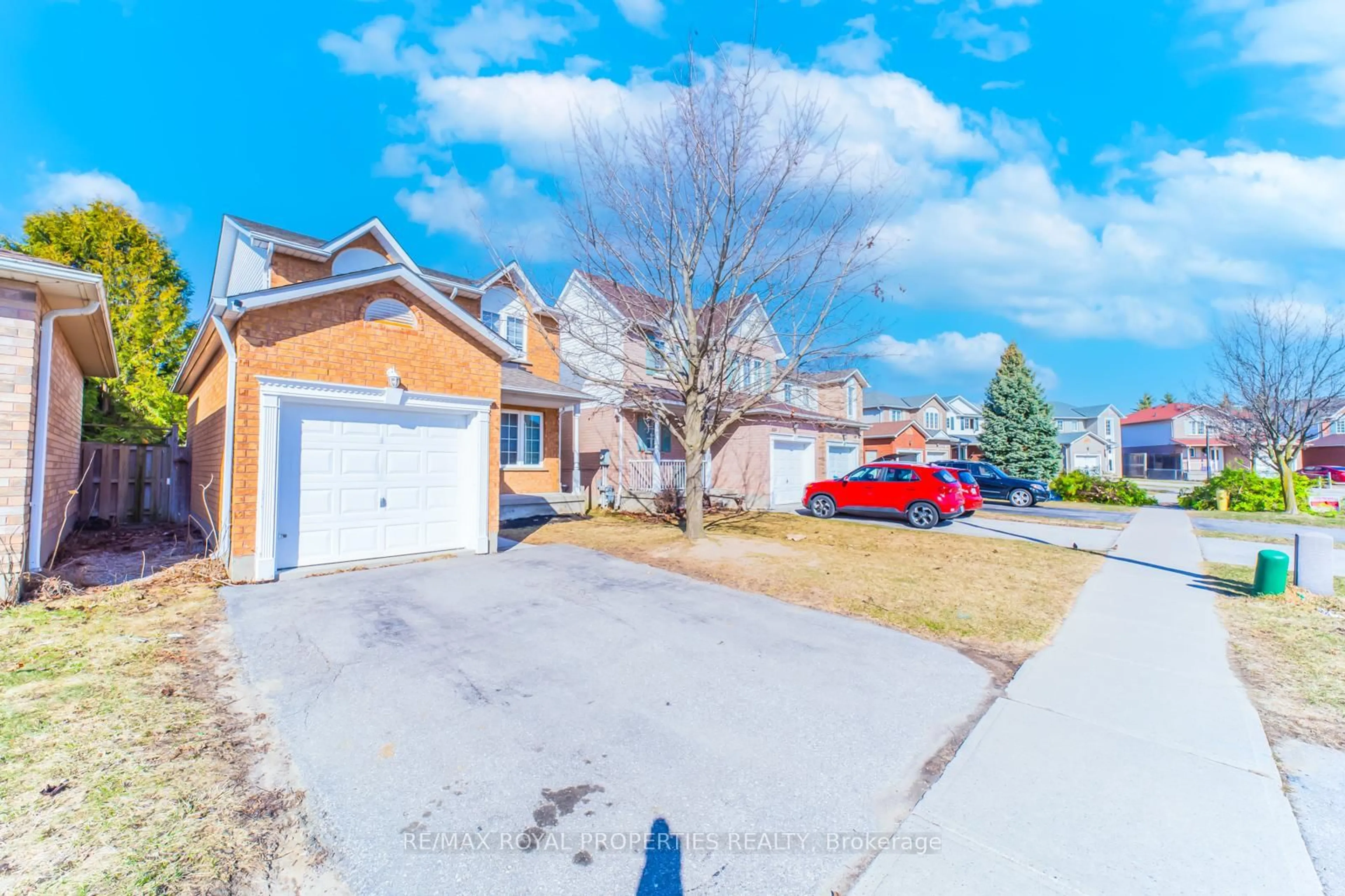 A pic from outside/outdoor area/front of a property/back of a property/a pic from drone, street for 1891 Dalhousie Cres, Oshawa Ontario L1G 8C4