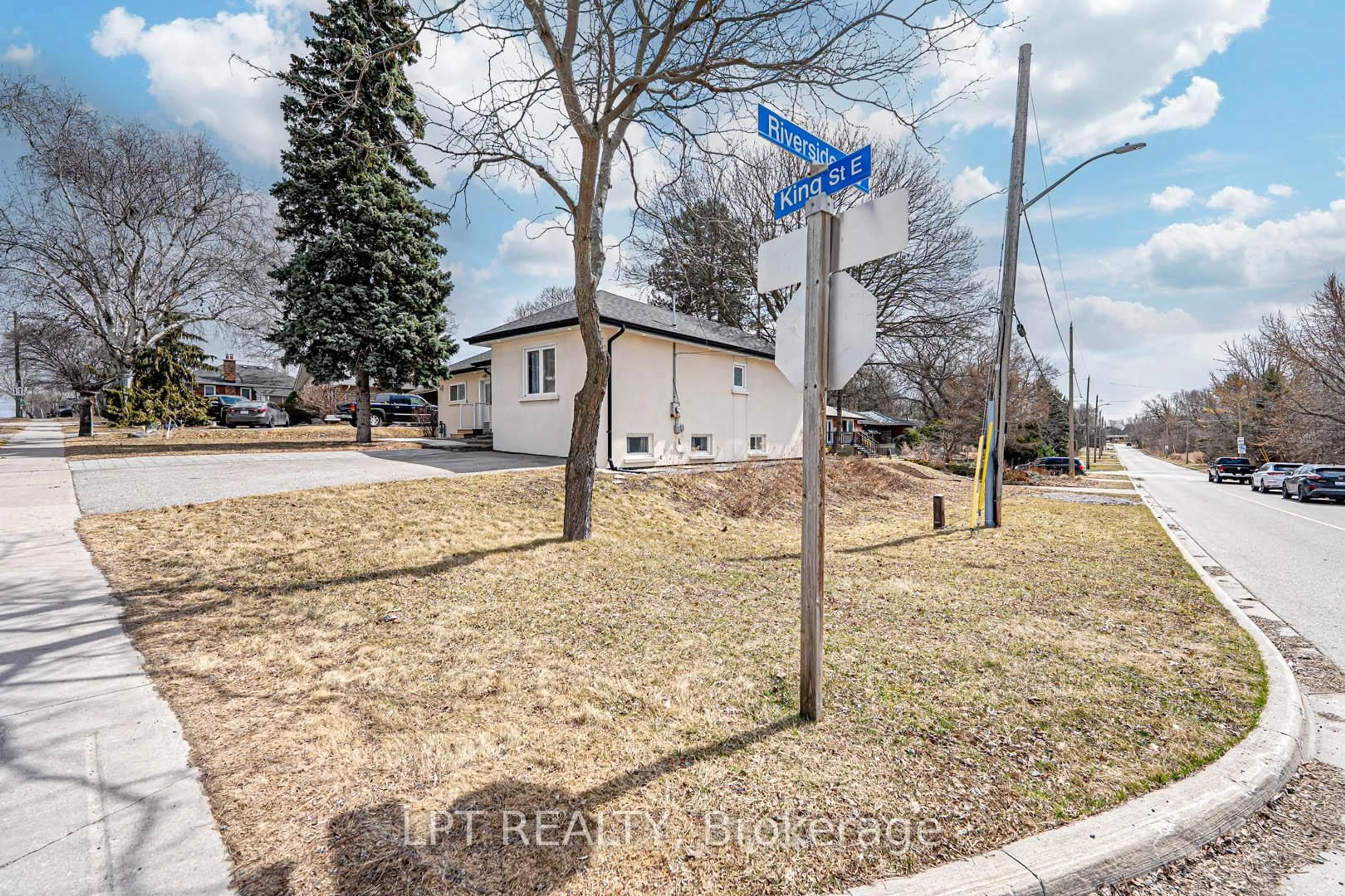 Unknown for 741 King St, Oshawa Ontario L1H 1H1