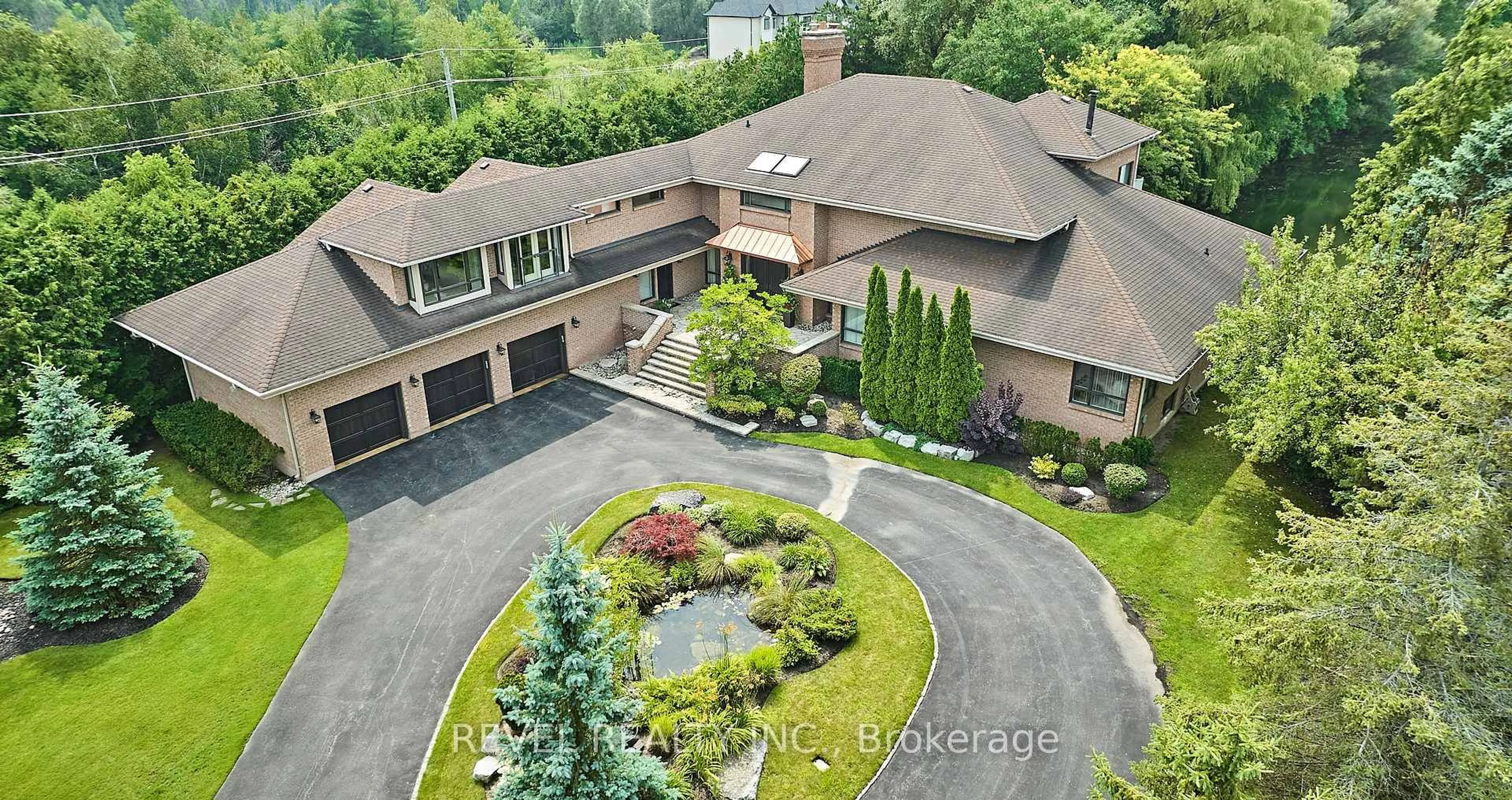 A pic from outside/outdoor area/front of a property/back of a property/a pic from drone, unknown for 3200 Greenburn Pl, Pickering Ontario L0H 1J0