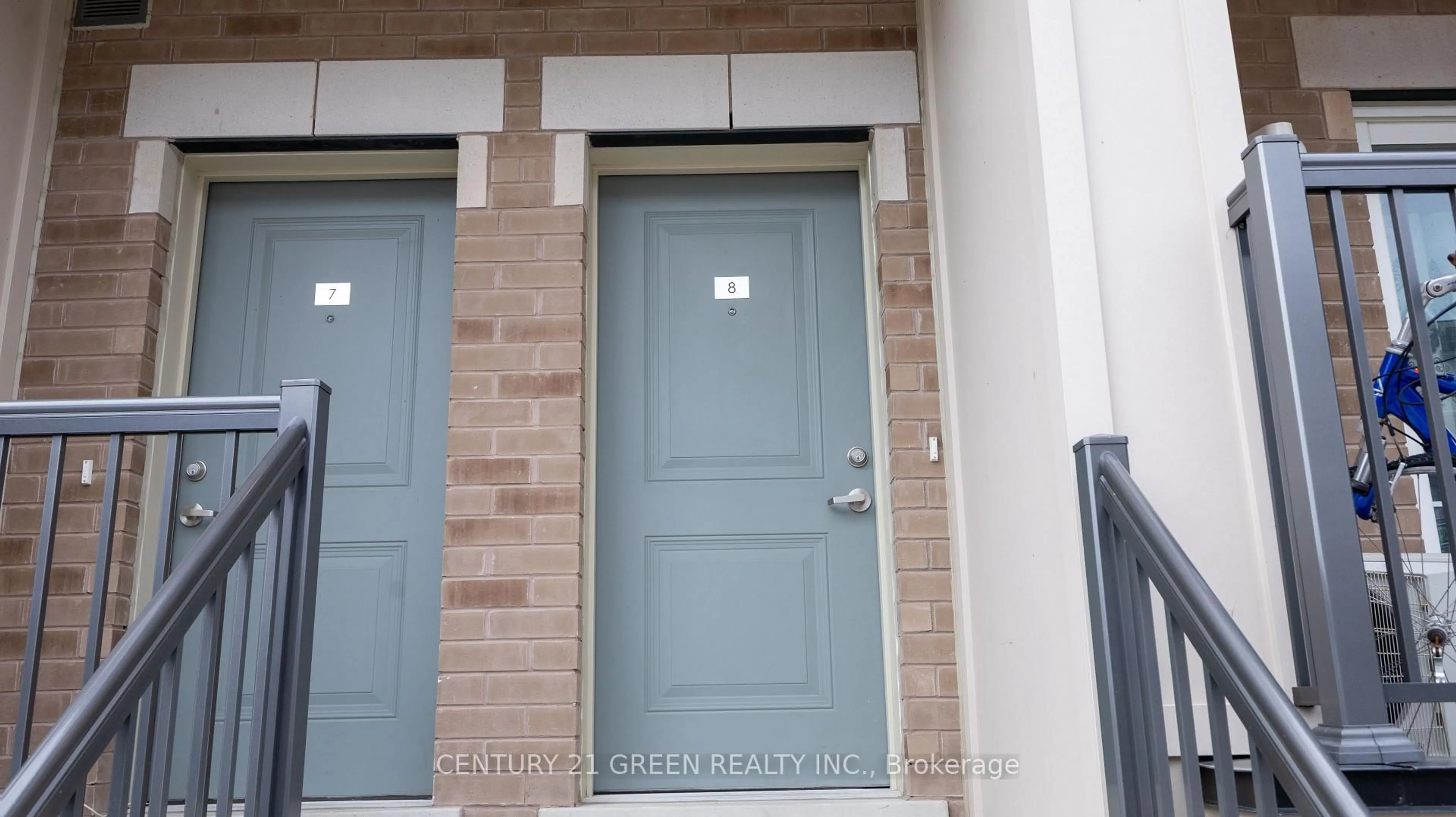 Indoor entryway for 480 Beresford Path #8, Oshawa Ontario L1H 0B2