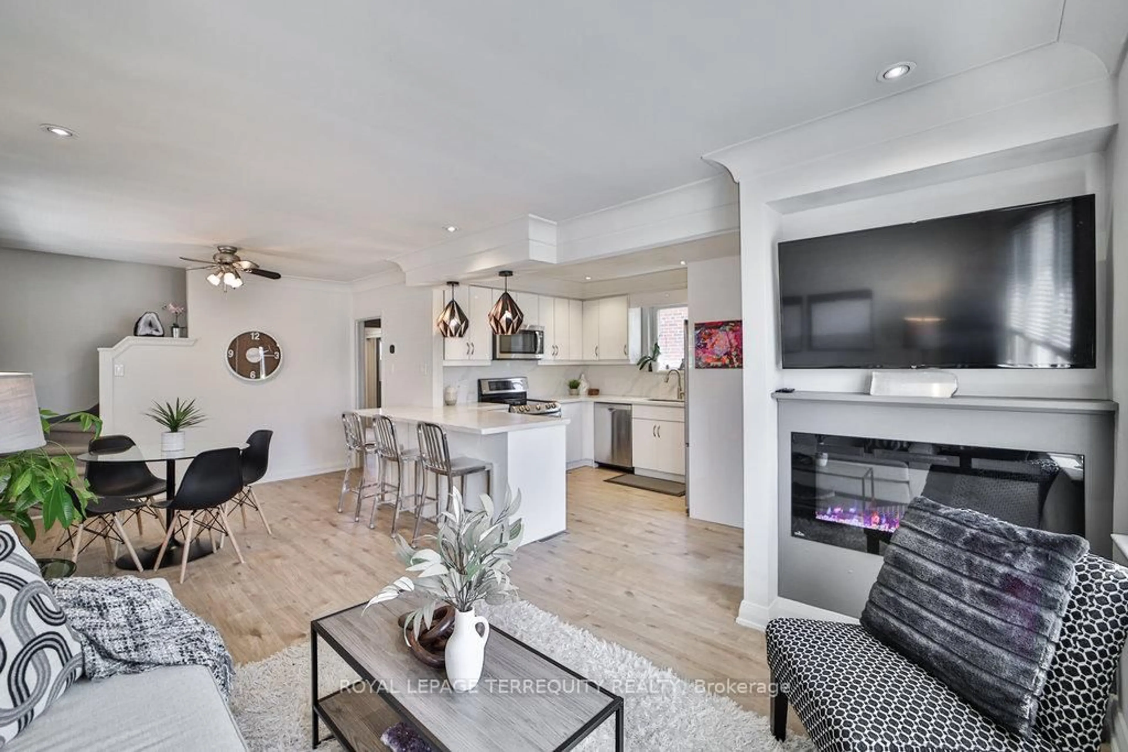 Open concept kitchen, unknown for 79 Binswood Ave, Toronto Ontario M4C 3N8