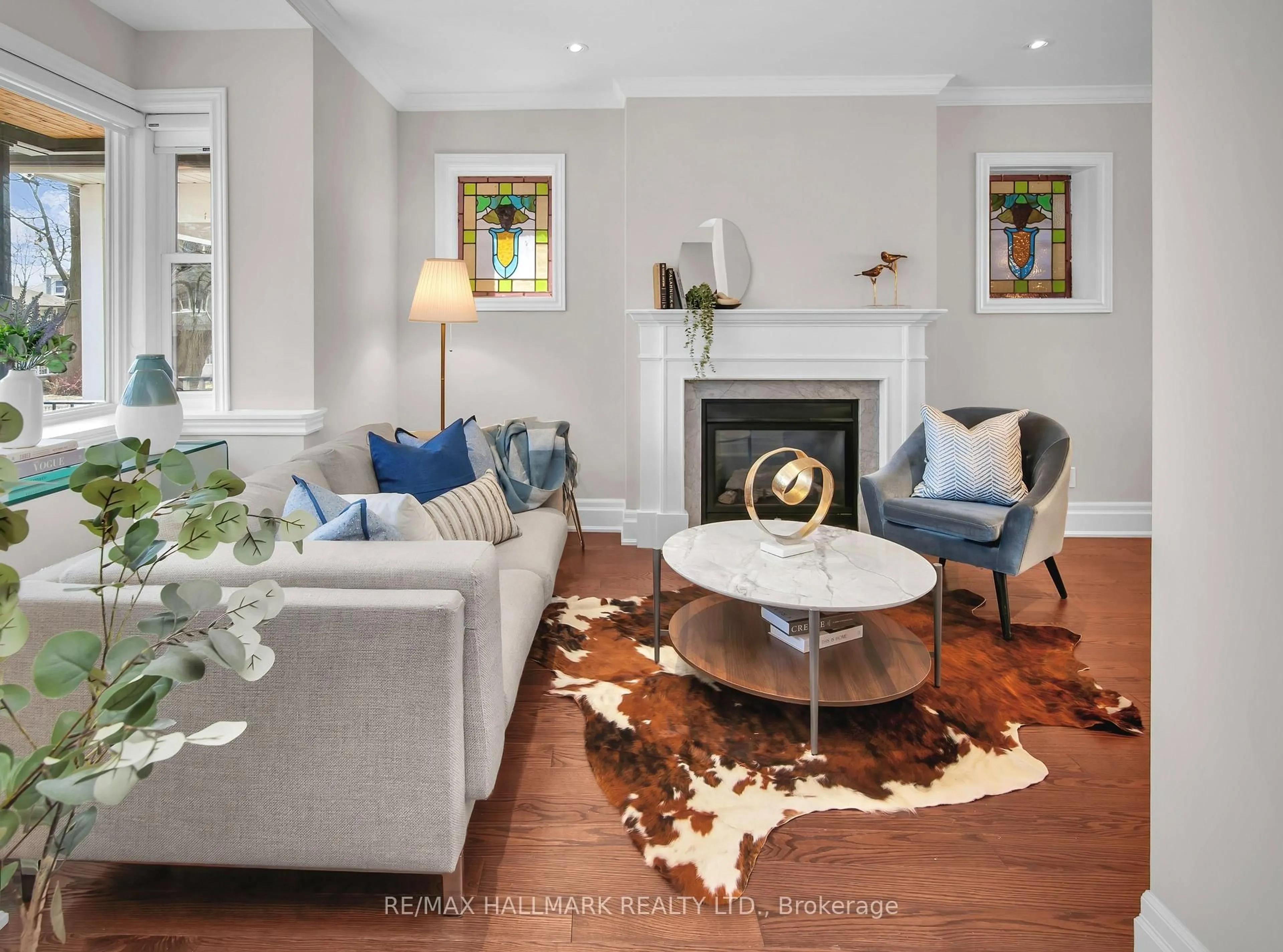 Living room with furniture, unknown for 20 Cedar Ave, Toronto Ontario M4E 1K2