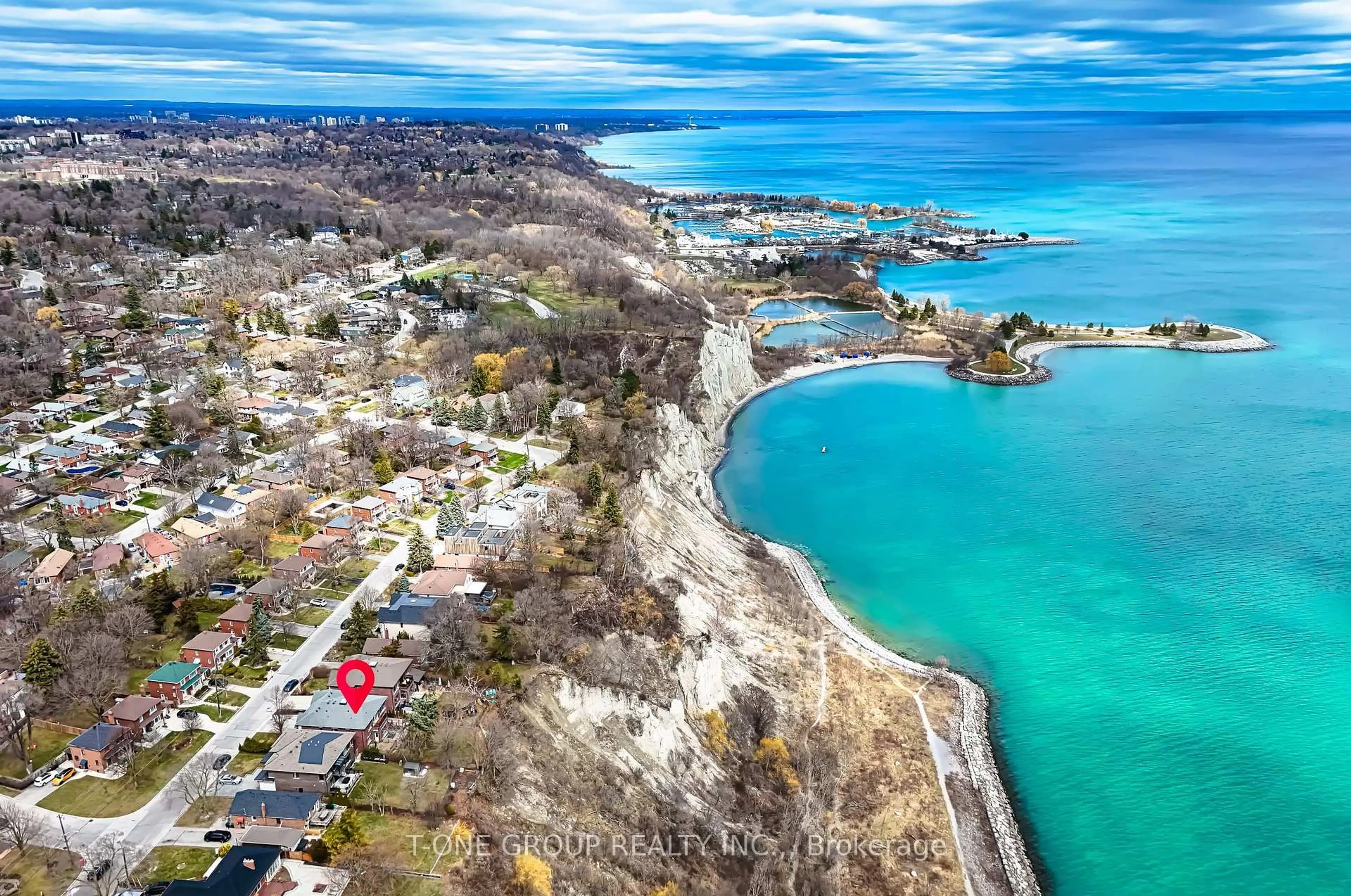 A pic from outside/outdoor area/front of a property/back of a property/a pic from drone, water/lake/river/ocean view for 63 Fishleigh Dr, Toronto Ontario M1N 1H3