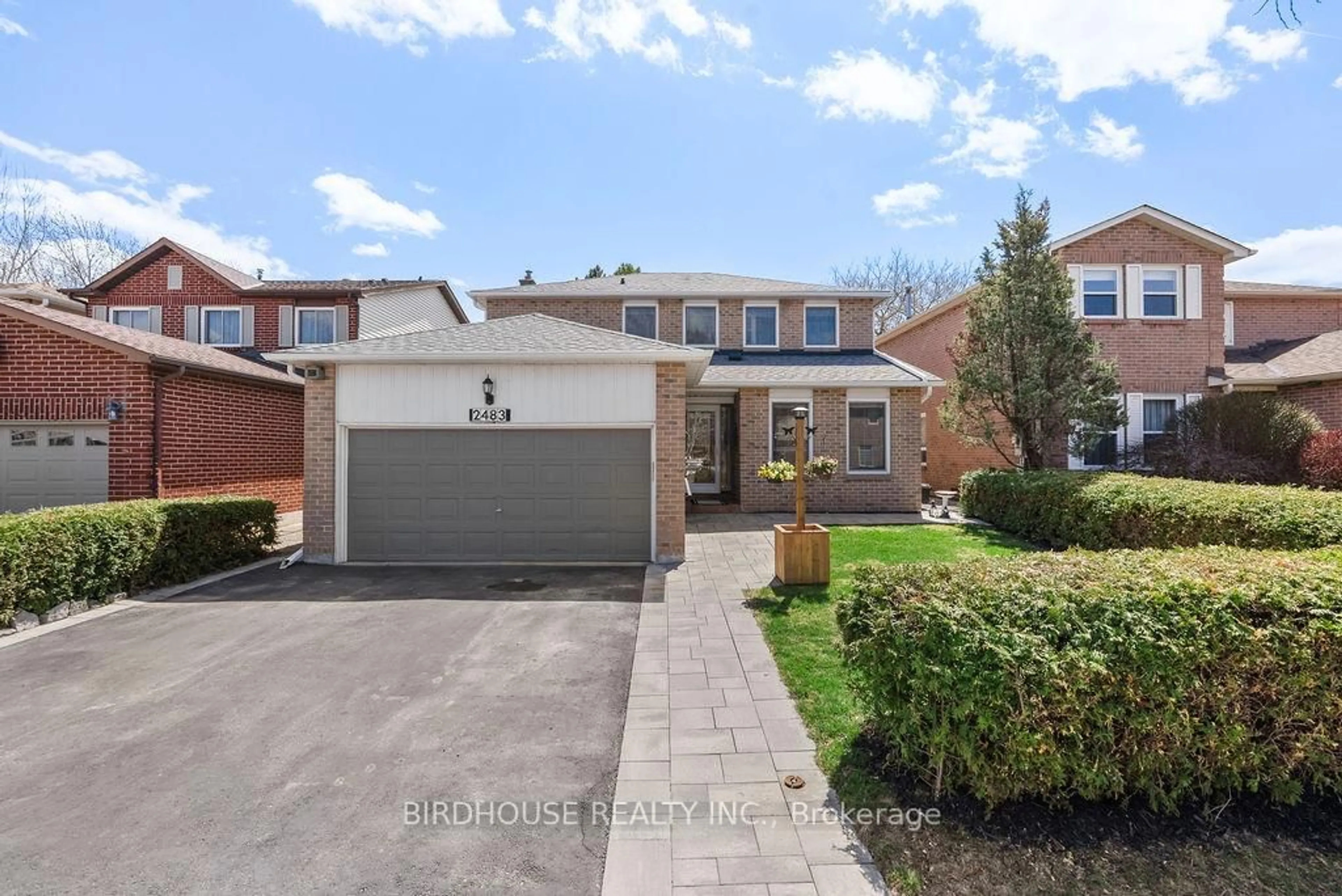 A pic from outside/outdoor area/front of a property/back of a property/a pic from drone, street for 2483 Linwood St, Pickering Ontario L1X 1G6