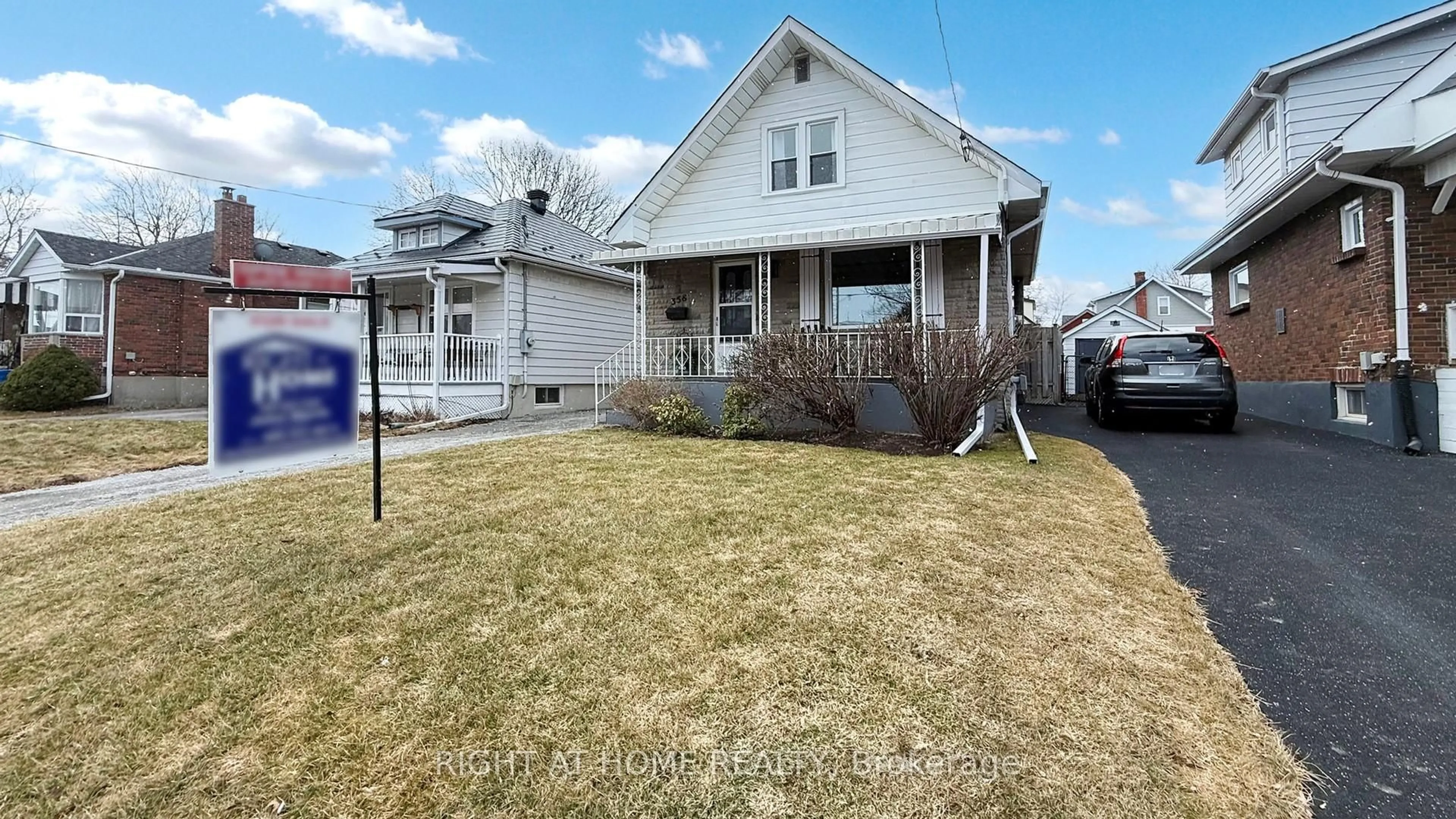 A pic from outside/outdoor area/front of a property/back of a property/a pic from drone, street for 358 Leslie St, Oshawa Ontario L1G 5H9