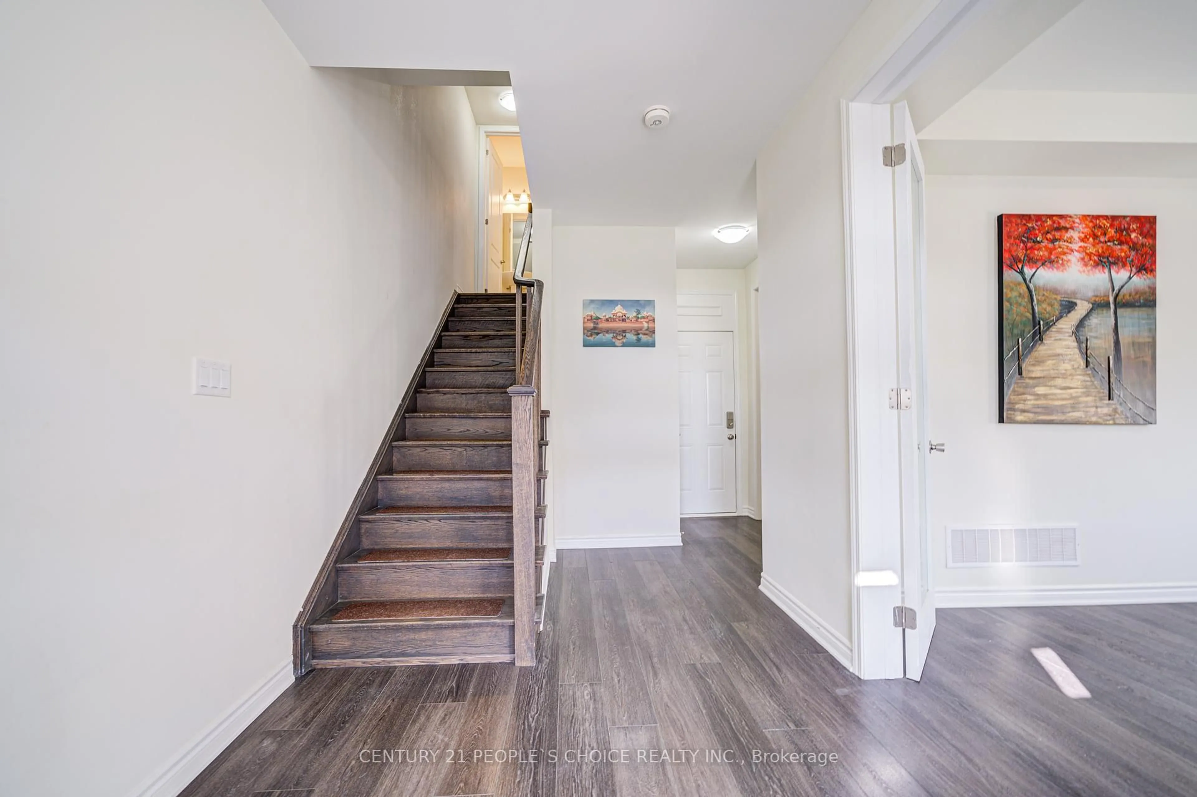Indoor entryway for 3322 Thunderbird Prom, Pickering Ontario L1X 0N4