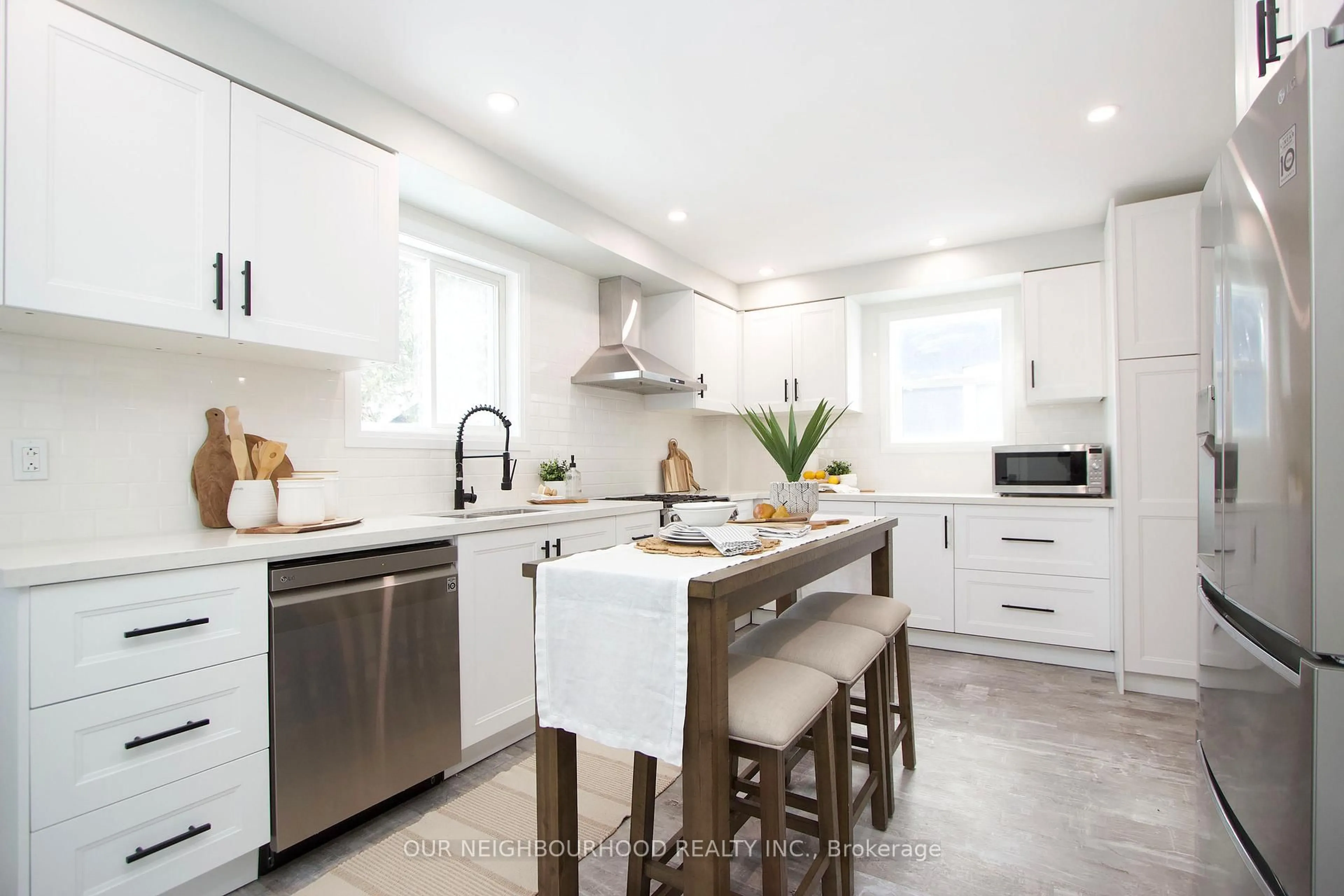 Open concept kitchen, ceramic/tile floor for 251 John St, Oshawa Ontario L1J 2B5