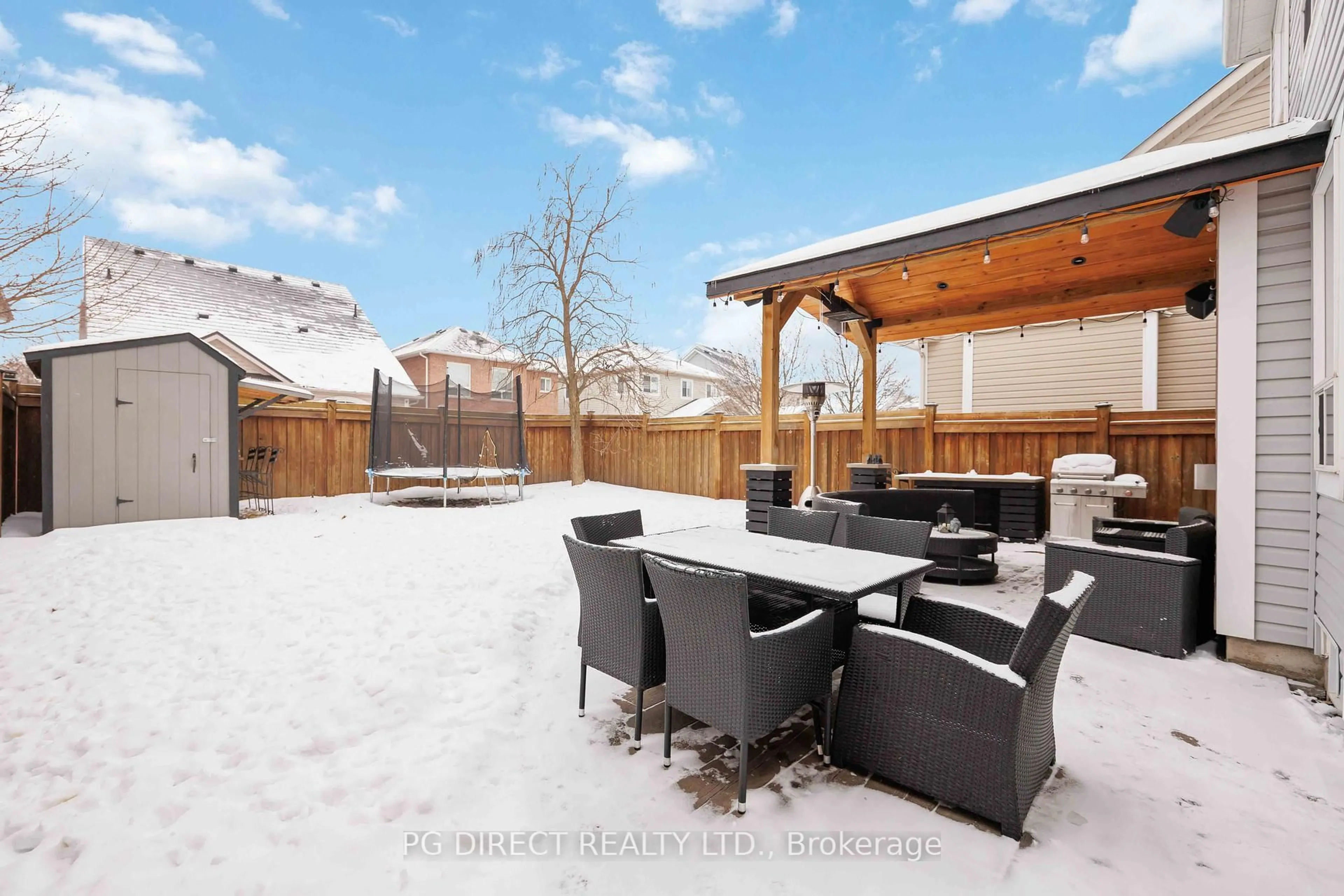 Patio, street for 62 Kenilworth Cres, Whitby Ontario L1M 2M6