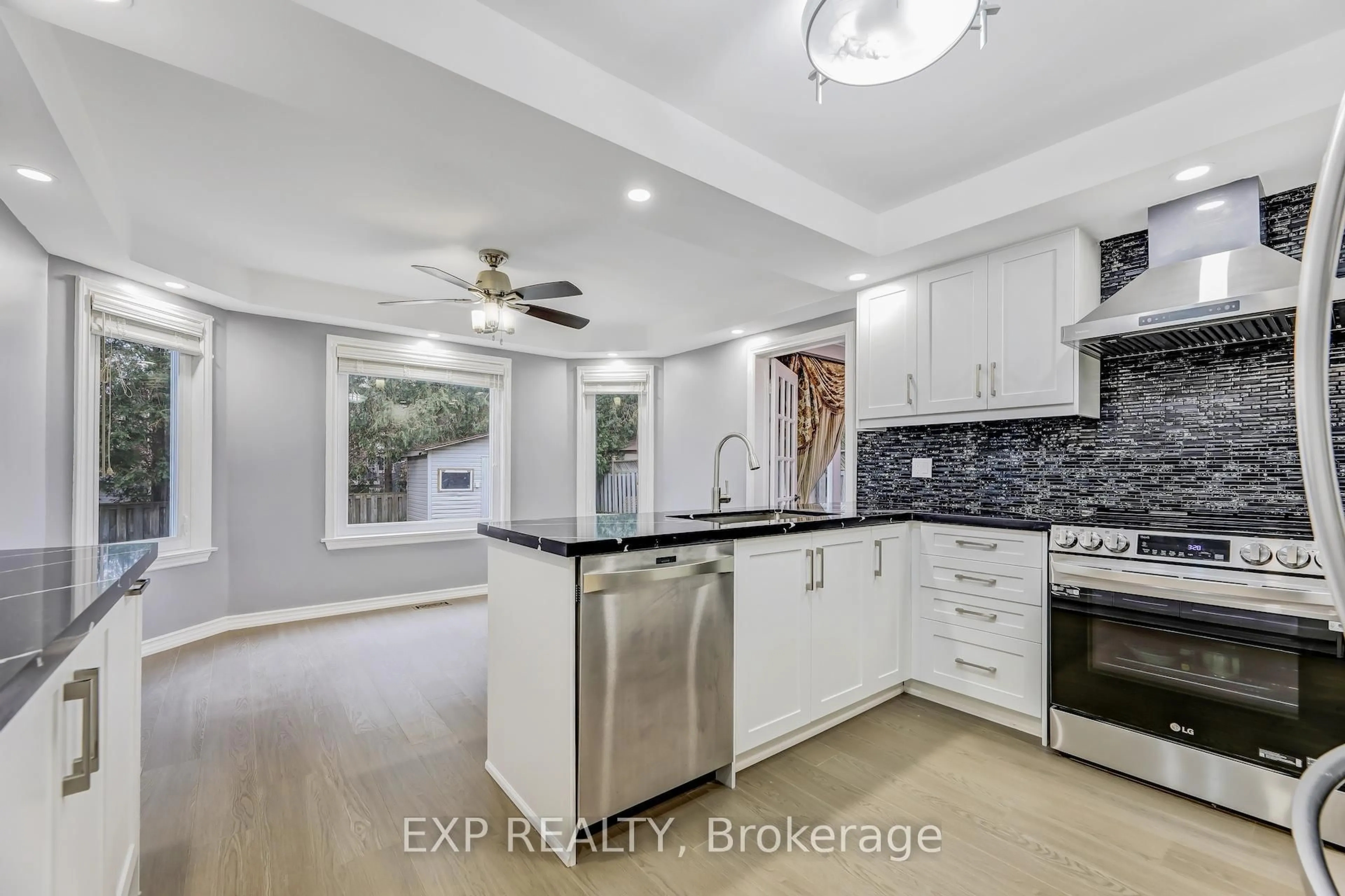 Open concept kitchen, ceramic/tile floor for 7 Winding Crt, Toronto Ontario M1C 4X2