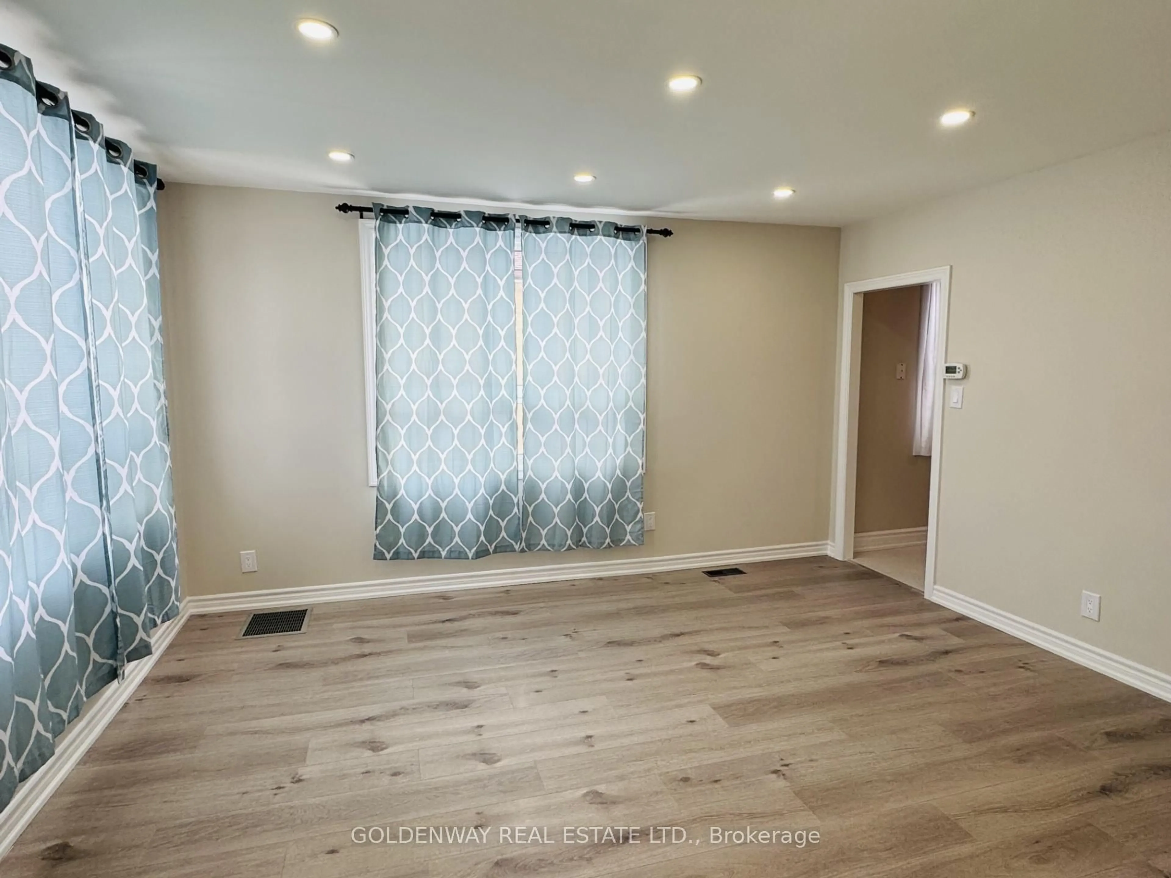 A pic of a room for 1286 Cedar St, Oshawa Ontario L1J 3S2