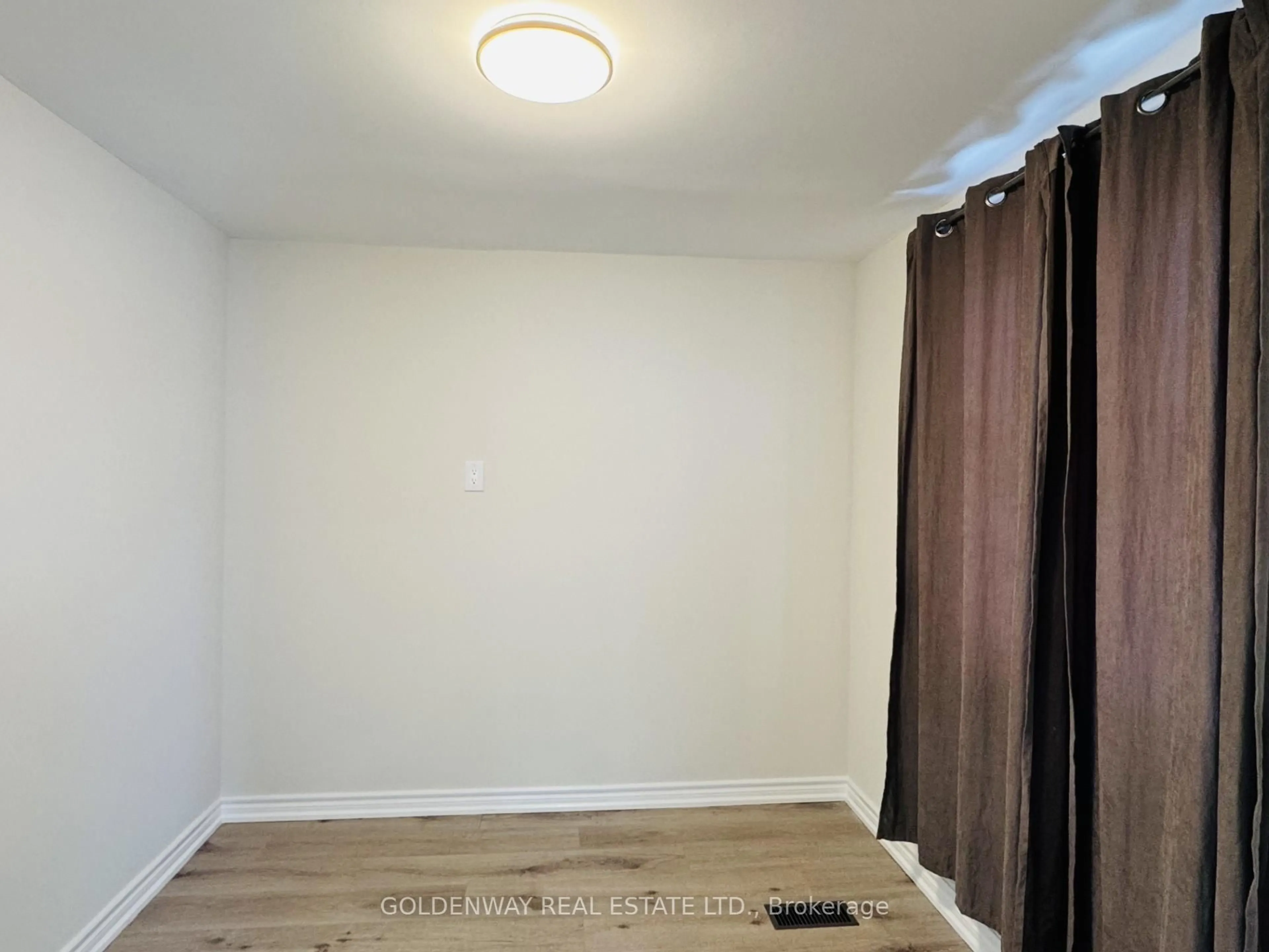A pic of a room for 1286 Cedar St, Oshawa Ontario L1J 3S2
