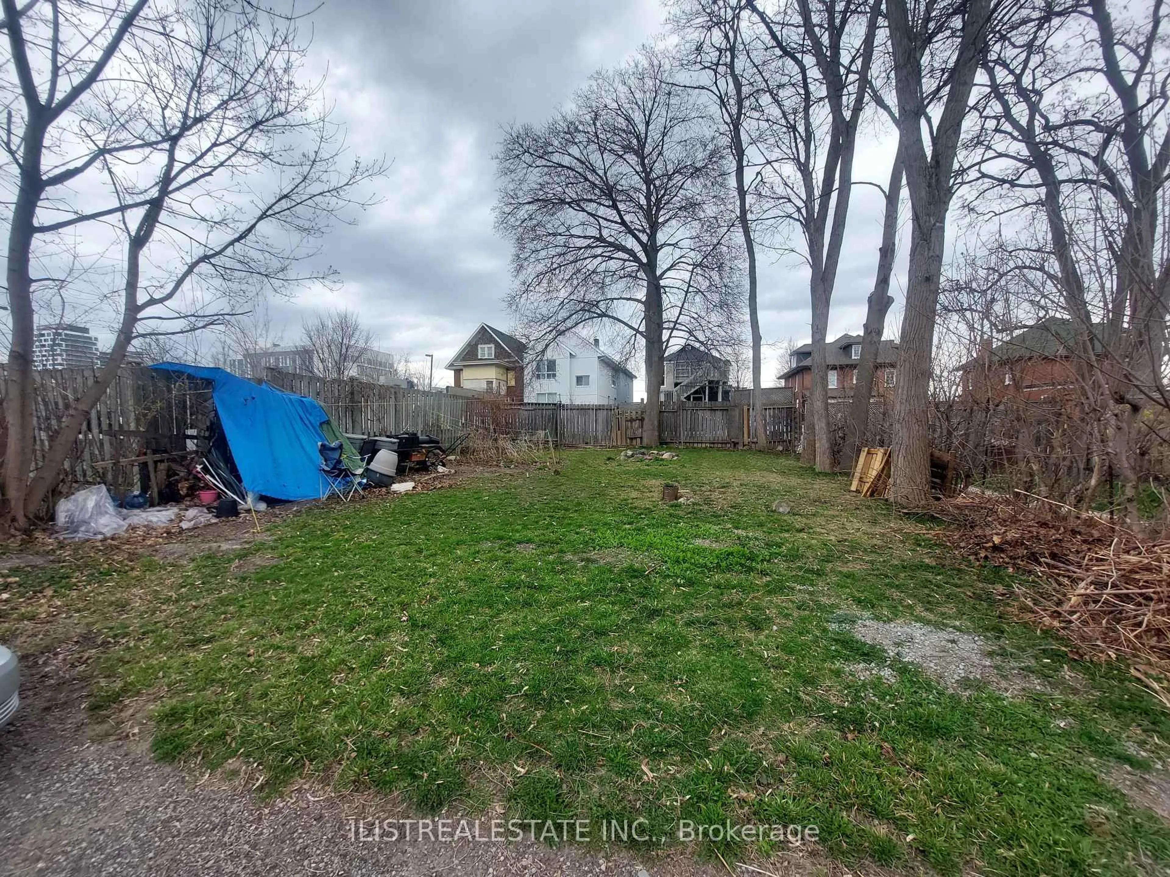 Unknown for 222 Athol St, Oshawa Ontario L1H 1K3
