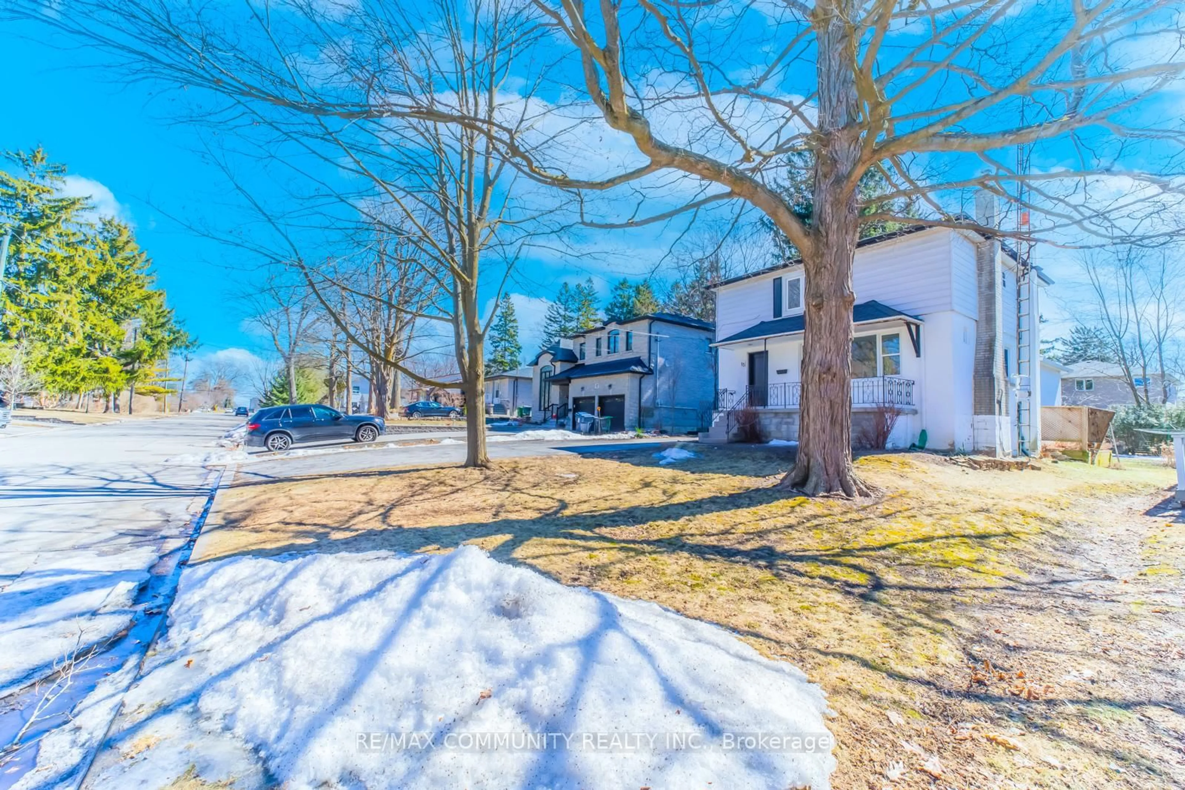 A pic from outside/outdoor area/front of a property/back of a property/a pic from drone, street for 15 Cree Ave, Toronto Ontario M1M 1Z3