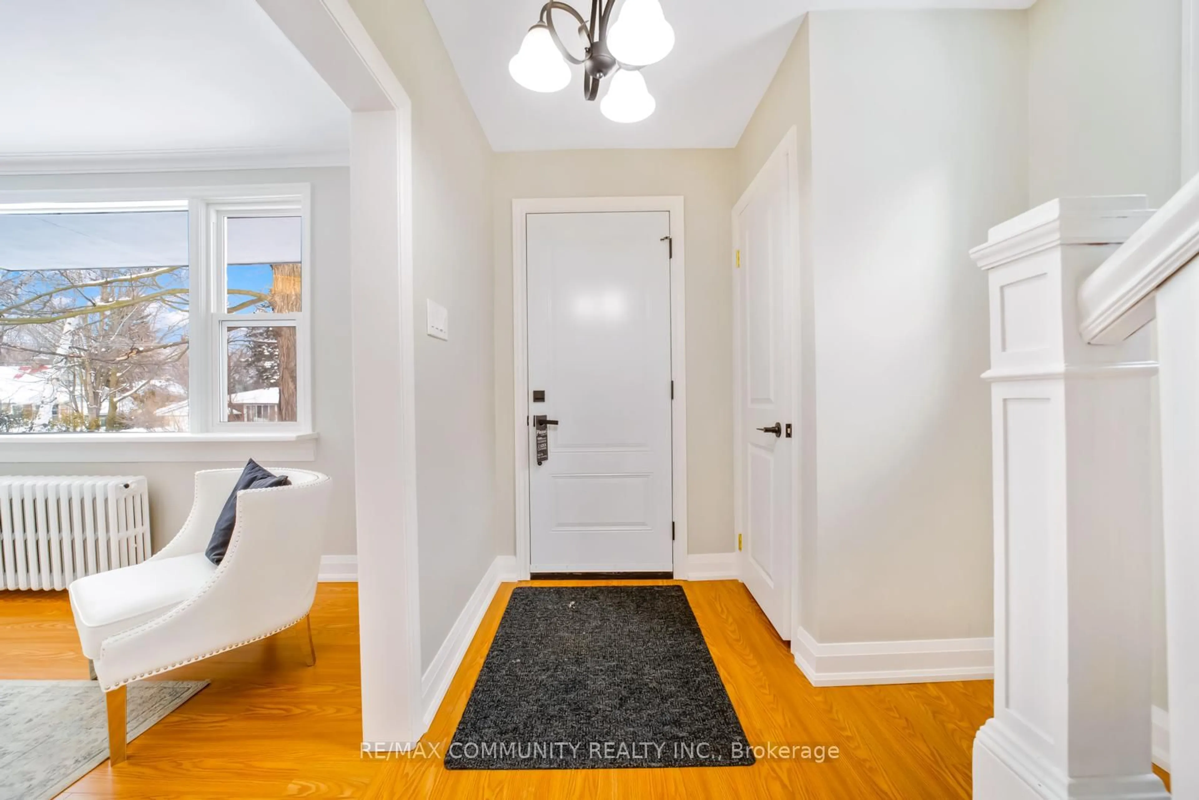 Indoor entryway for 15 Cree Ave, Toronto Ontario M1M 1Z3