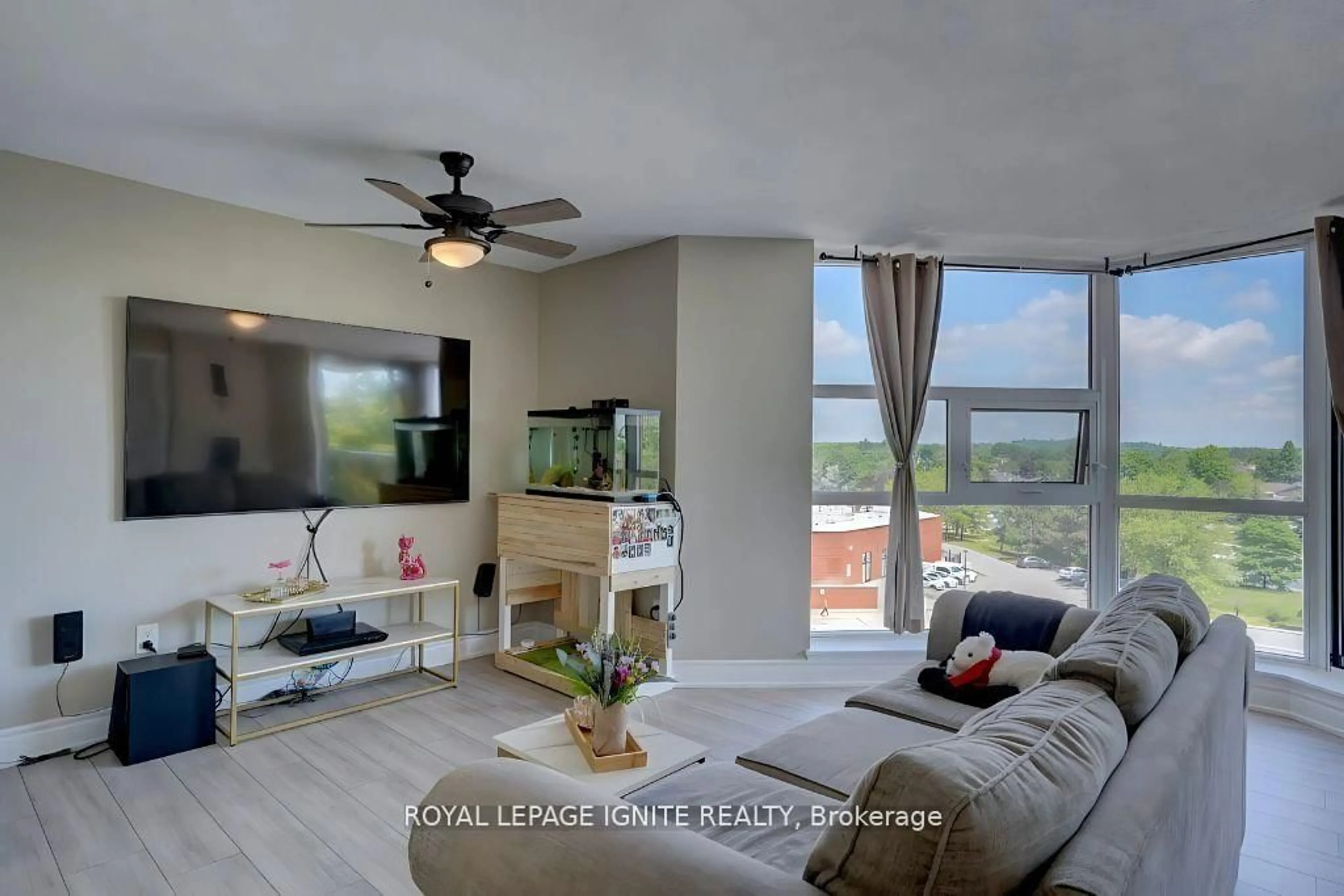 Living room with furniture, unknown for 10 Dean Park Rd #506, Toronto Ontario M1B 3G8