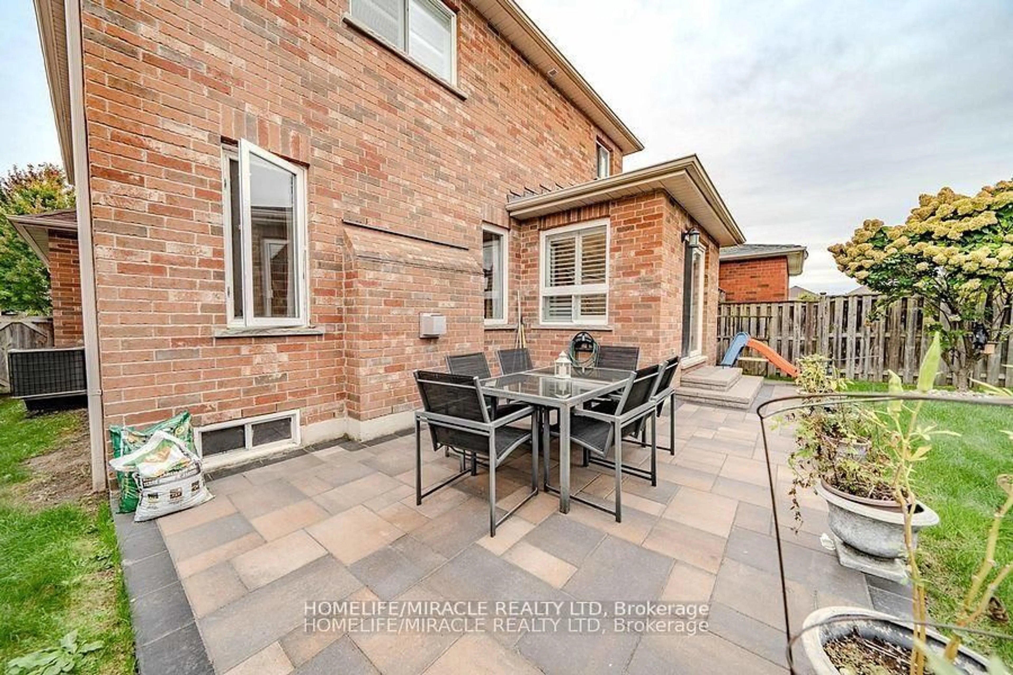 Patio, street for 47 Gabrielle Cres, Whitby Ontario L1R 3M5