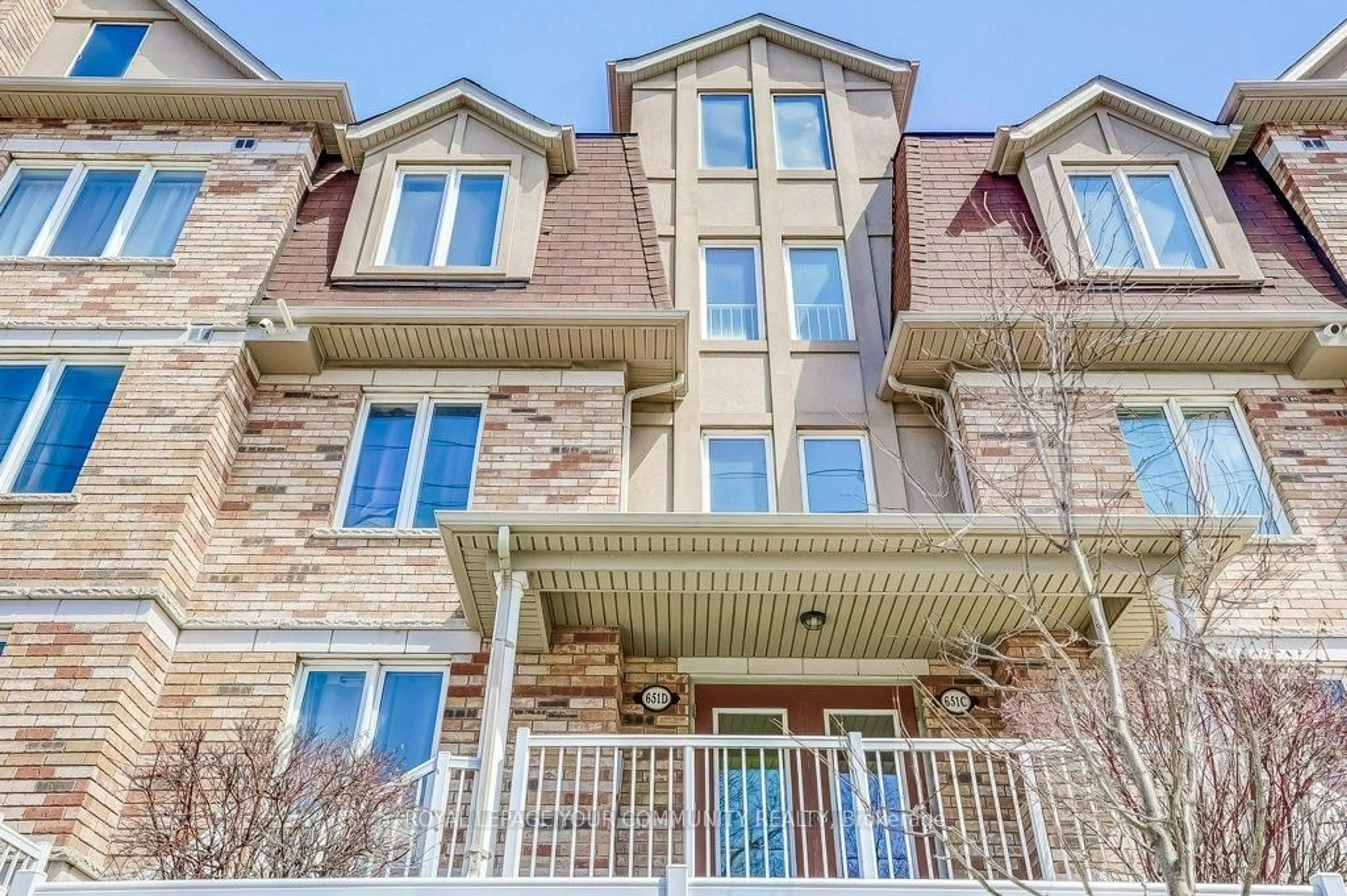 Home with brick exterior material, building for 651 Warden Ave #D38, Toronto Ontario M1L 0E8