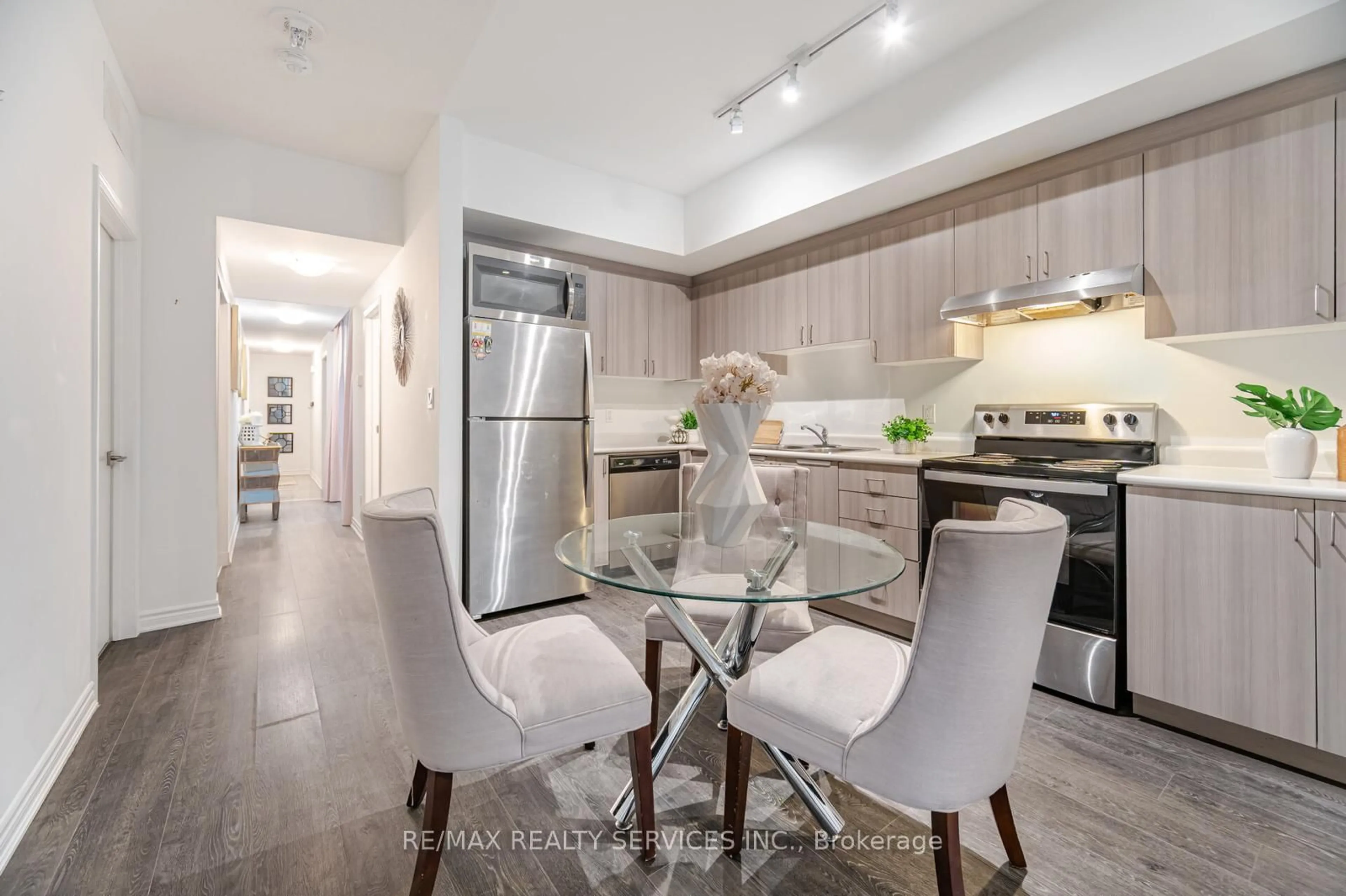 Open concept kitchen, unknown for C-3 Falaise Rd, Toronto Ontario M1E 0C5