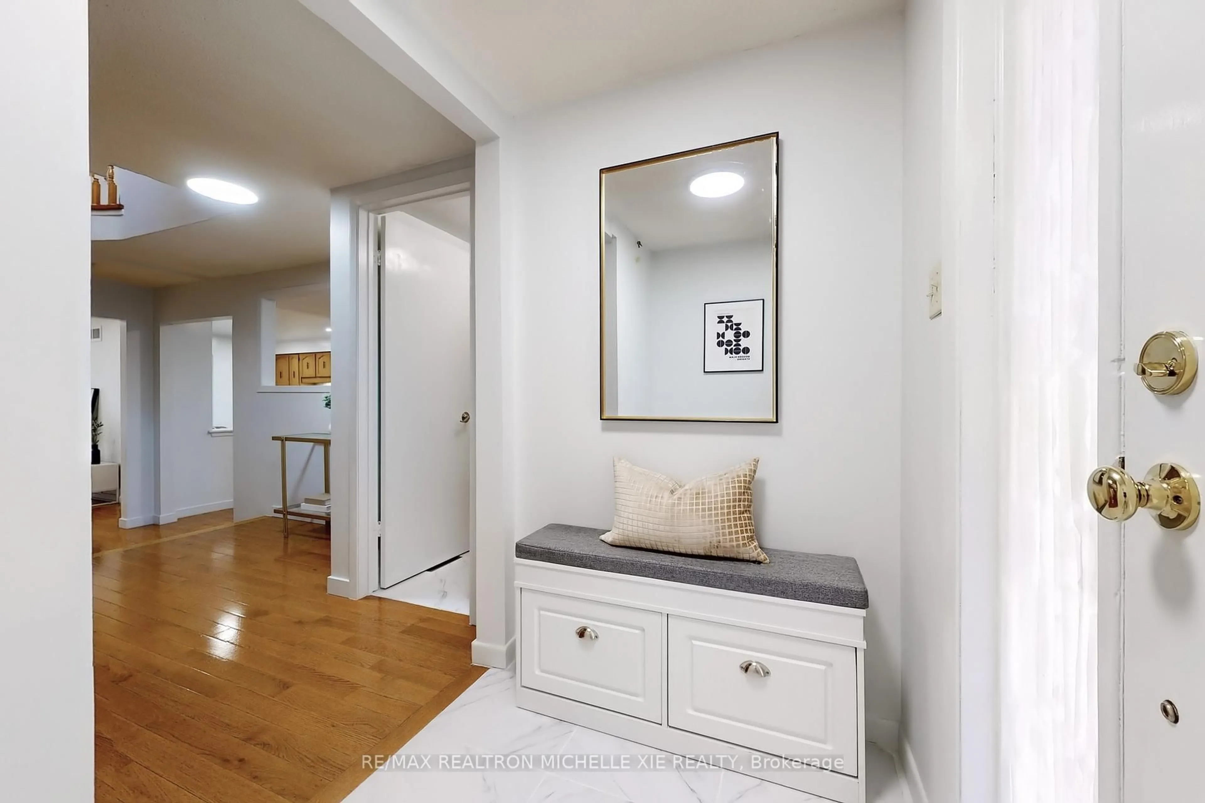 Indoor entryway for 85 Roughfield Cres, Toronto Ontario M1S 4K3