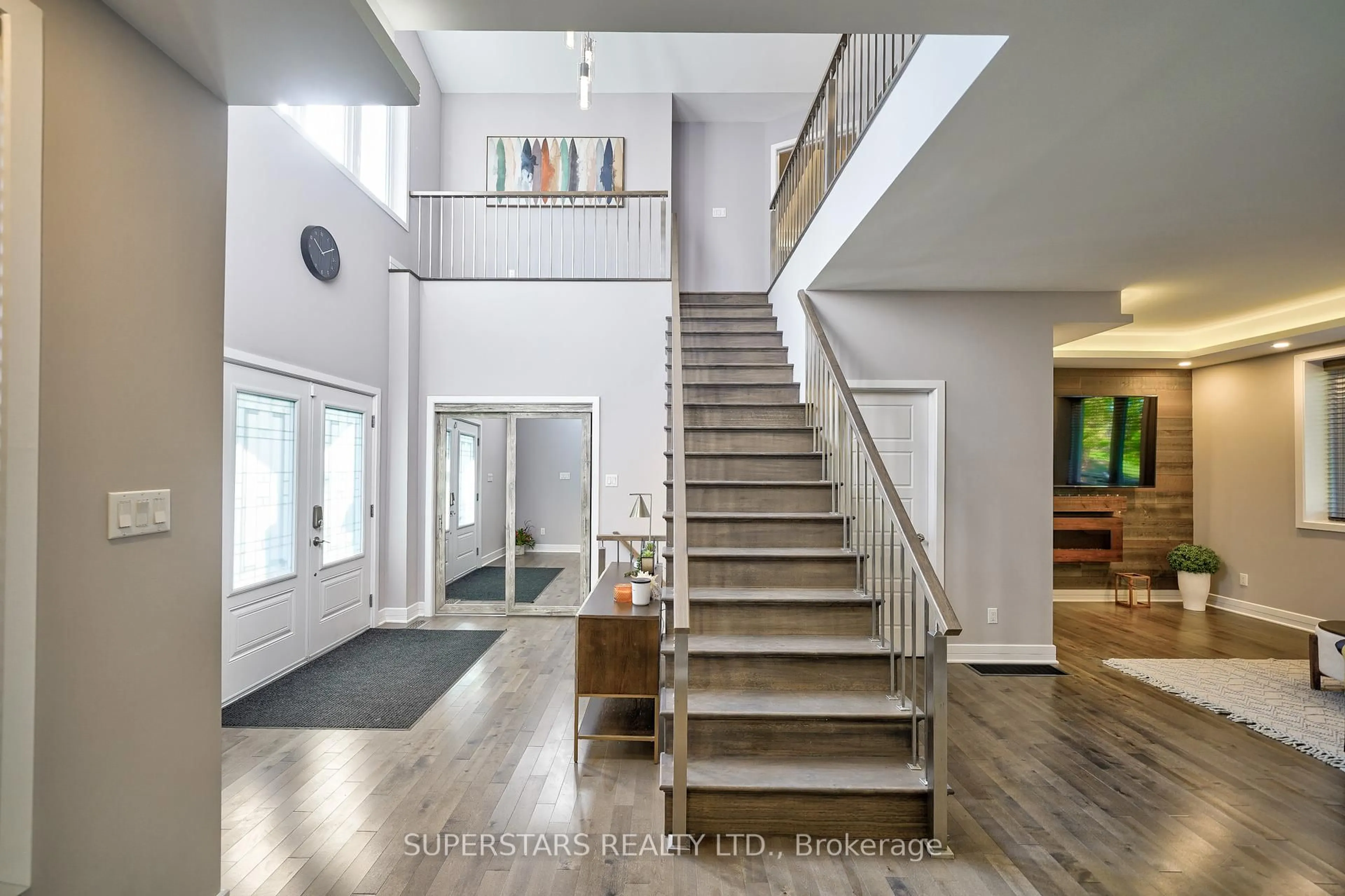 Indoor foyer for 30 Samya Crt, Toronto Ontario M1R 2A5