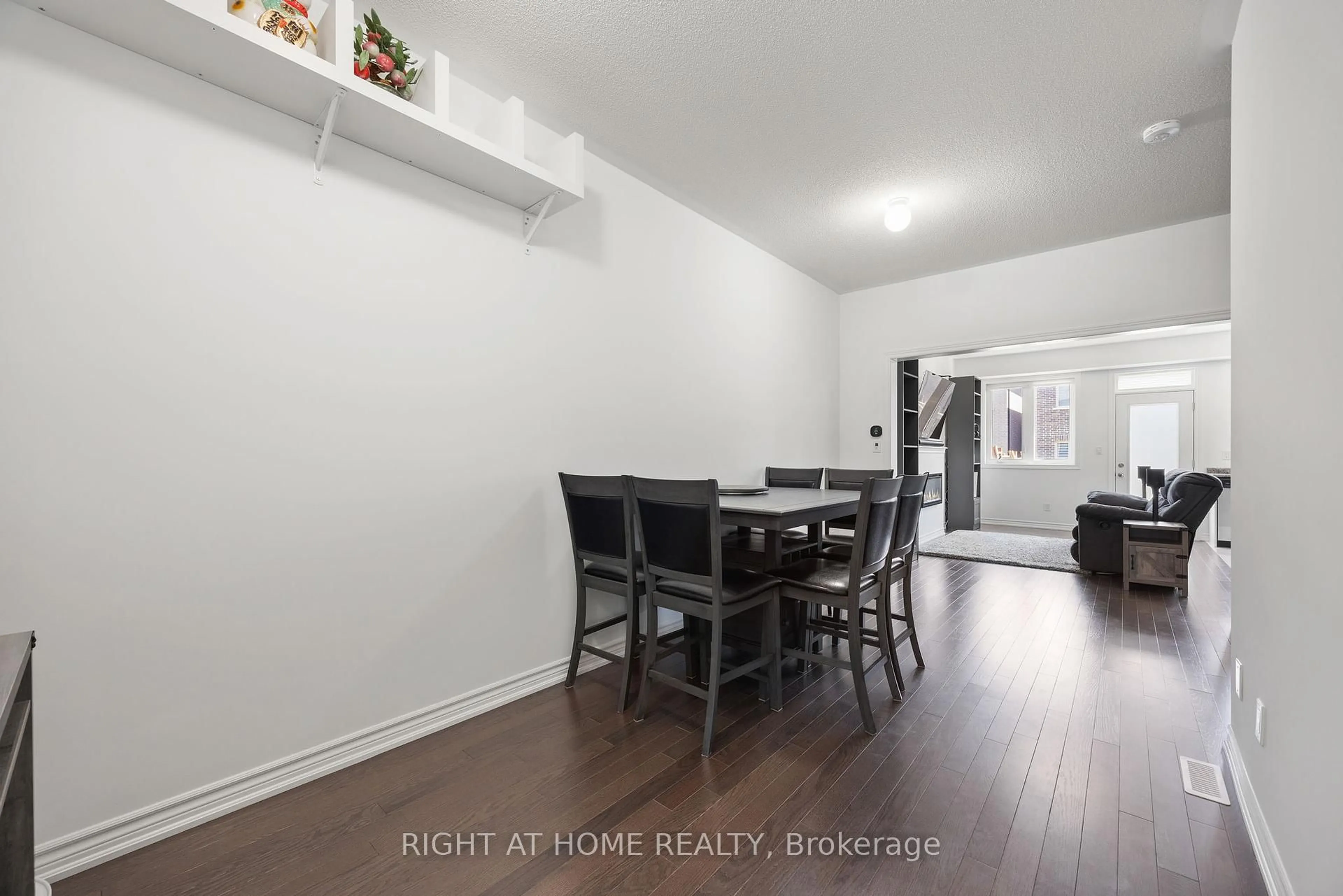 A pic of a room for 51 Peter Hogg Crt, Whitby Ontario L1P 0N2