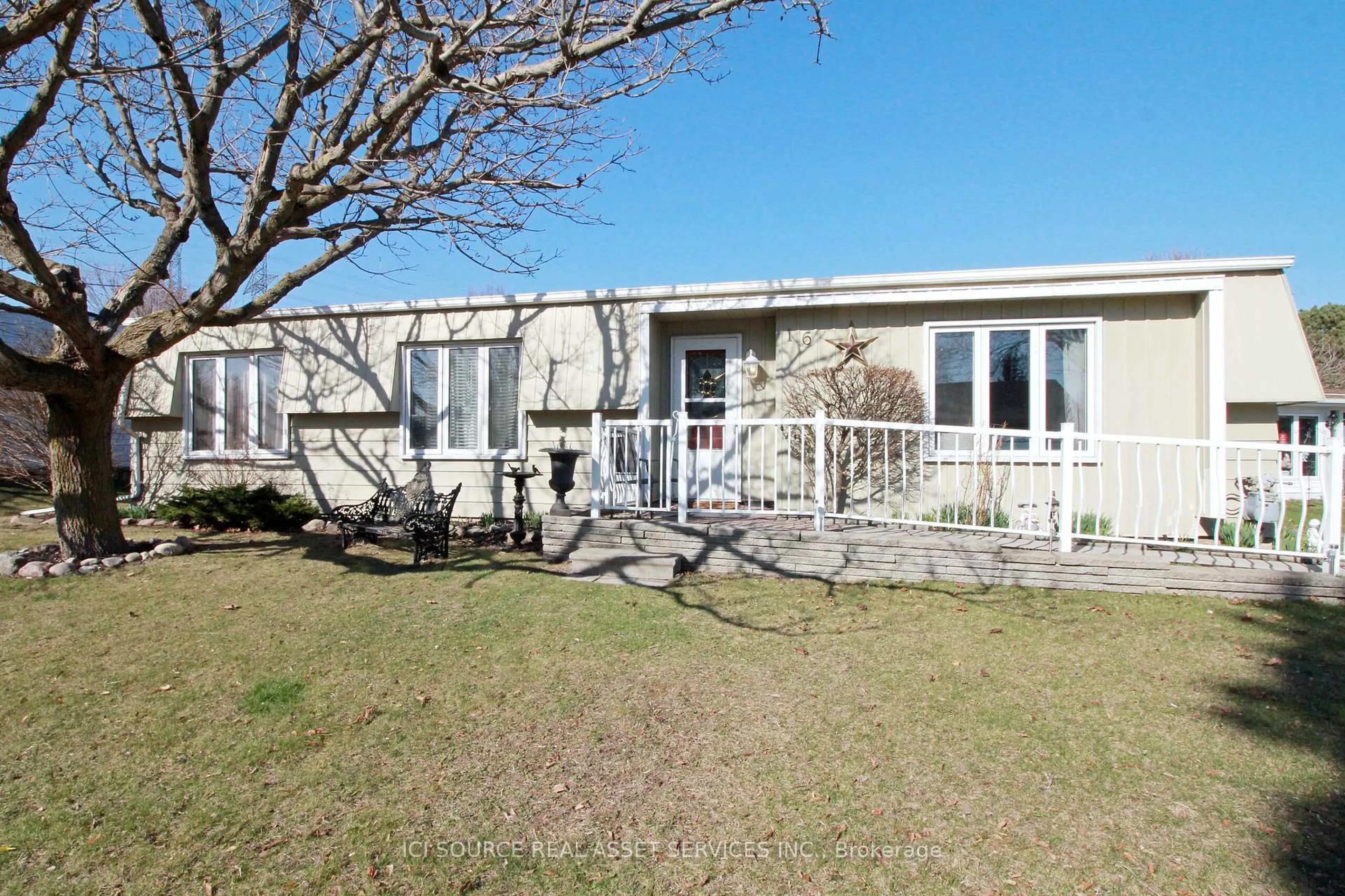 A pic from outside/outdoor area/front of a property/back of a property/a pic from drone, unknown for 16 Wheelhouse Dr, Clarington Ontario L1B 1B9