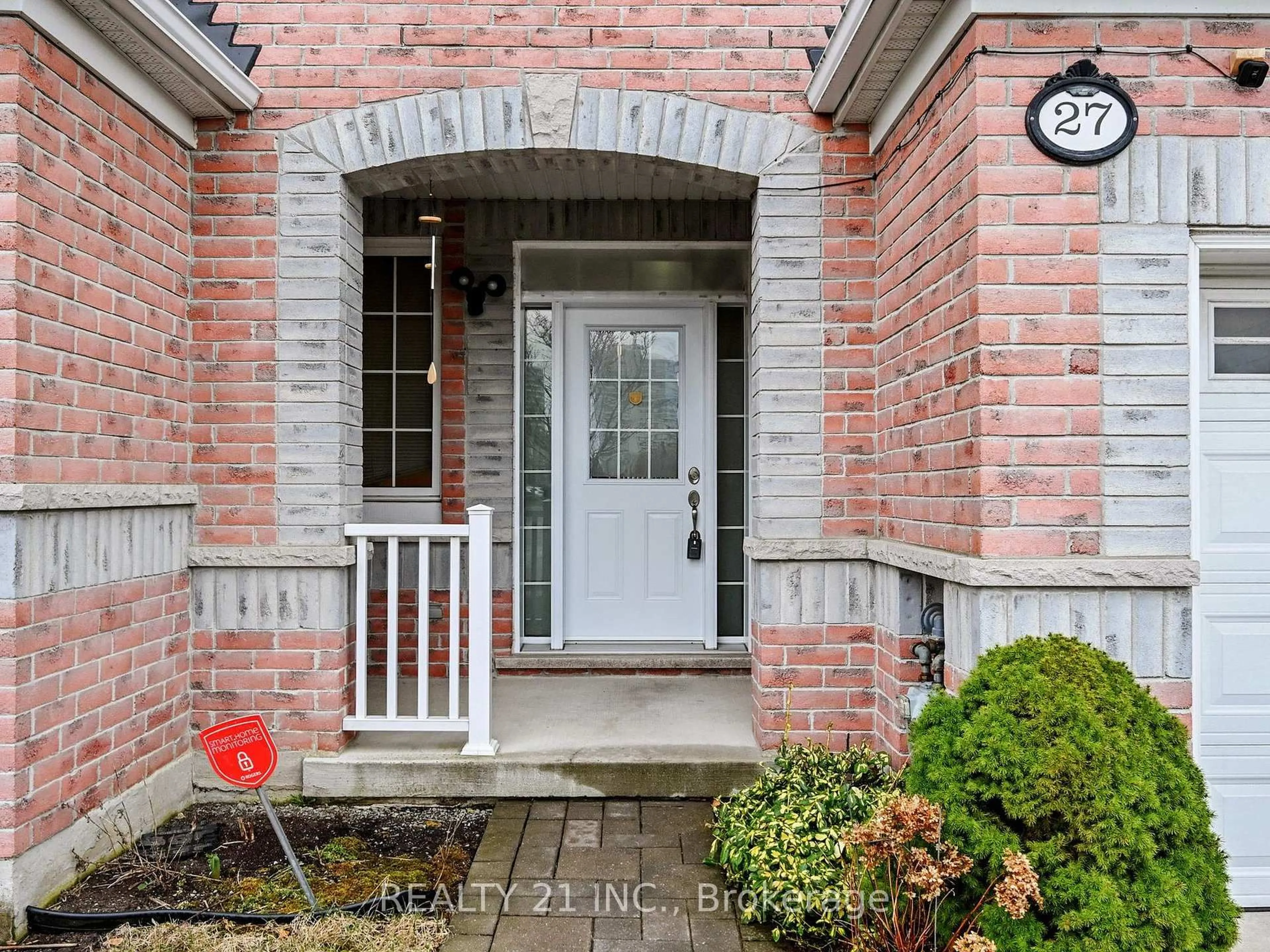 Indoor entryway for 27 Olga St, Toronto Ontario M1M 0A7