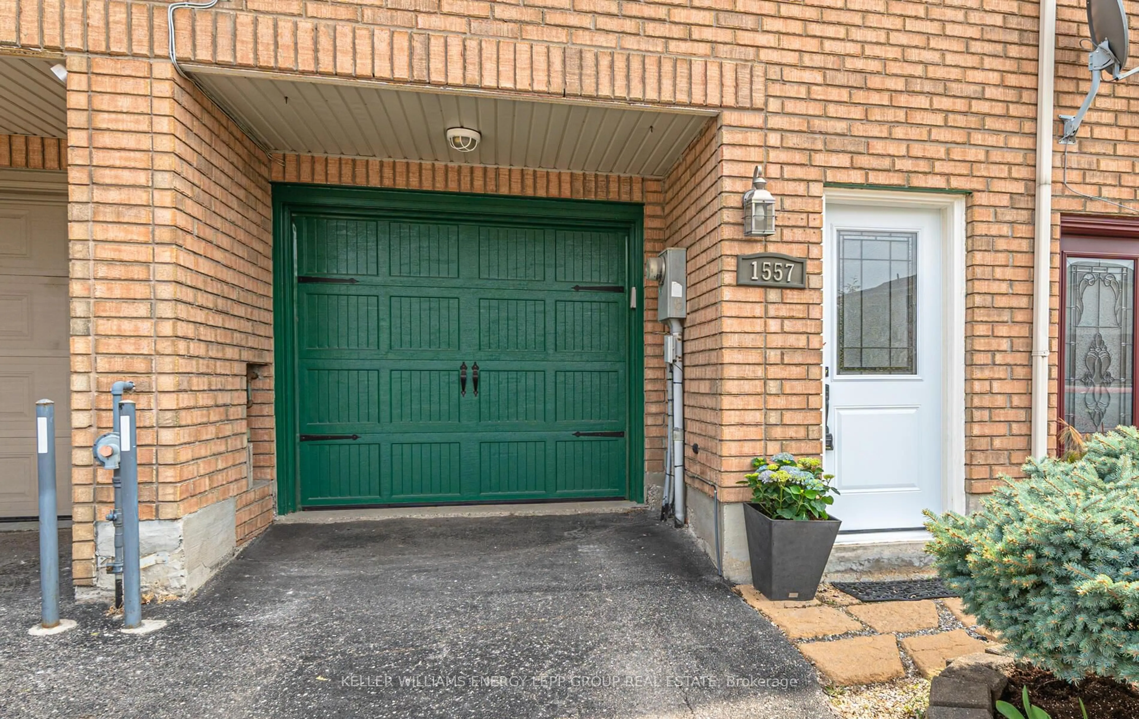 Indoor entryway for 1557 Hummingbird Crt, Pickering Ontario L1V 7H8