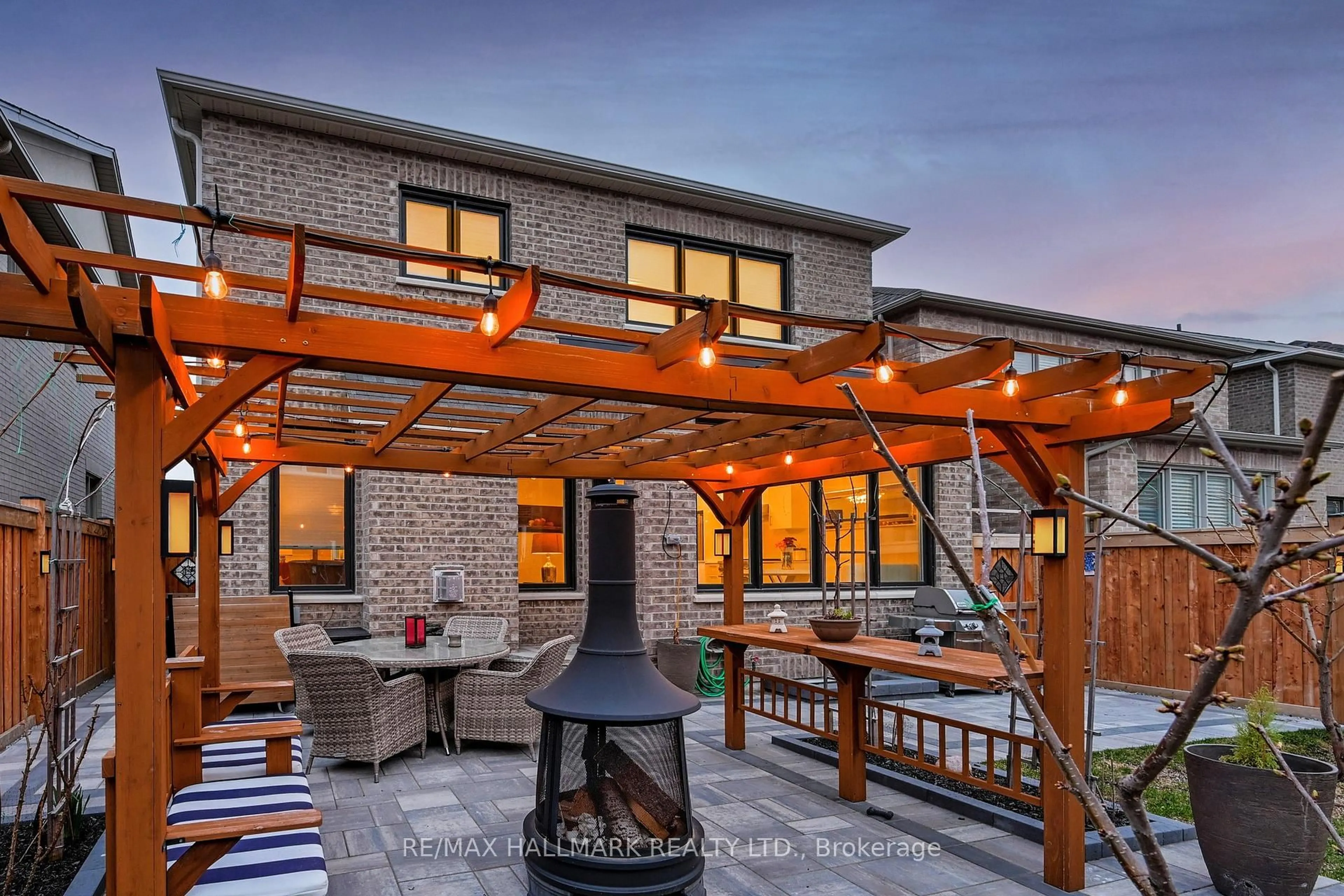 Patio, unknown for 16 Huggins Dr, Whitby Ontario L1P 0N4
