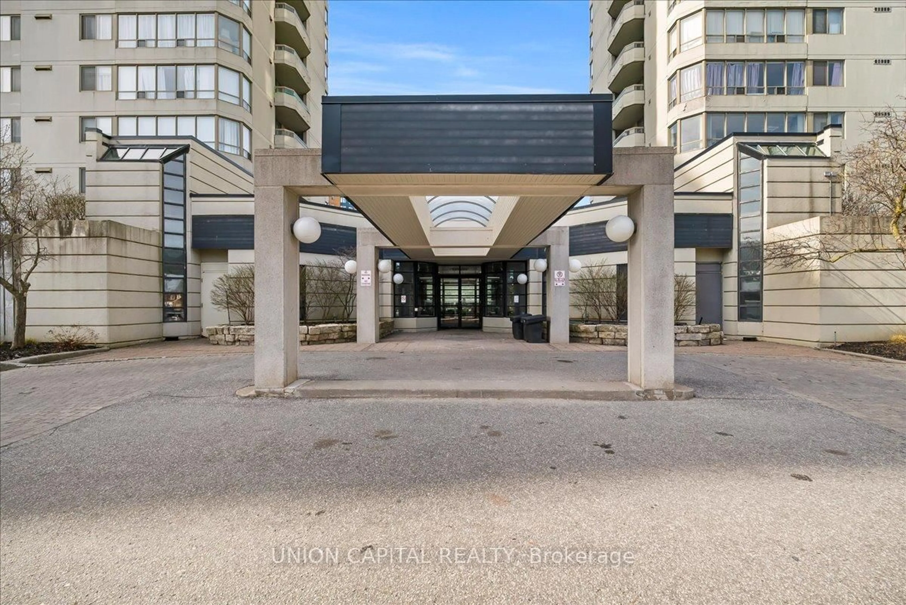Indoor foyer for 160 Alton Towers Circ #913, Toronto Ontario M1V 4X8