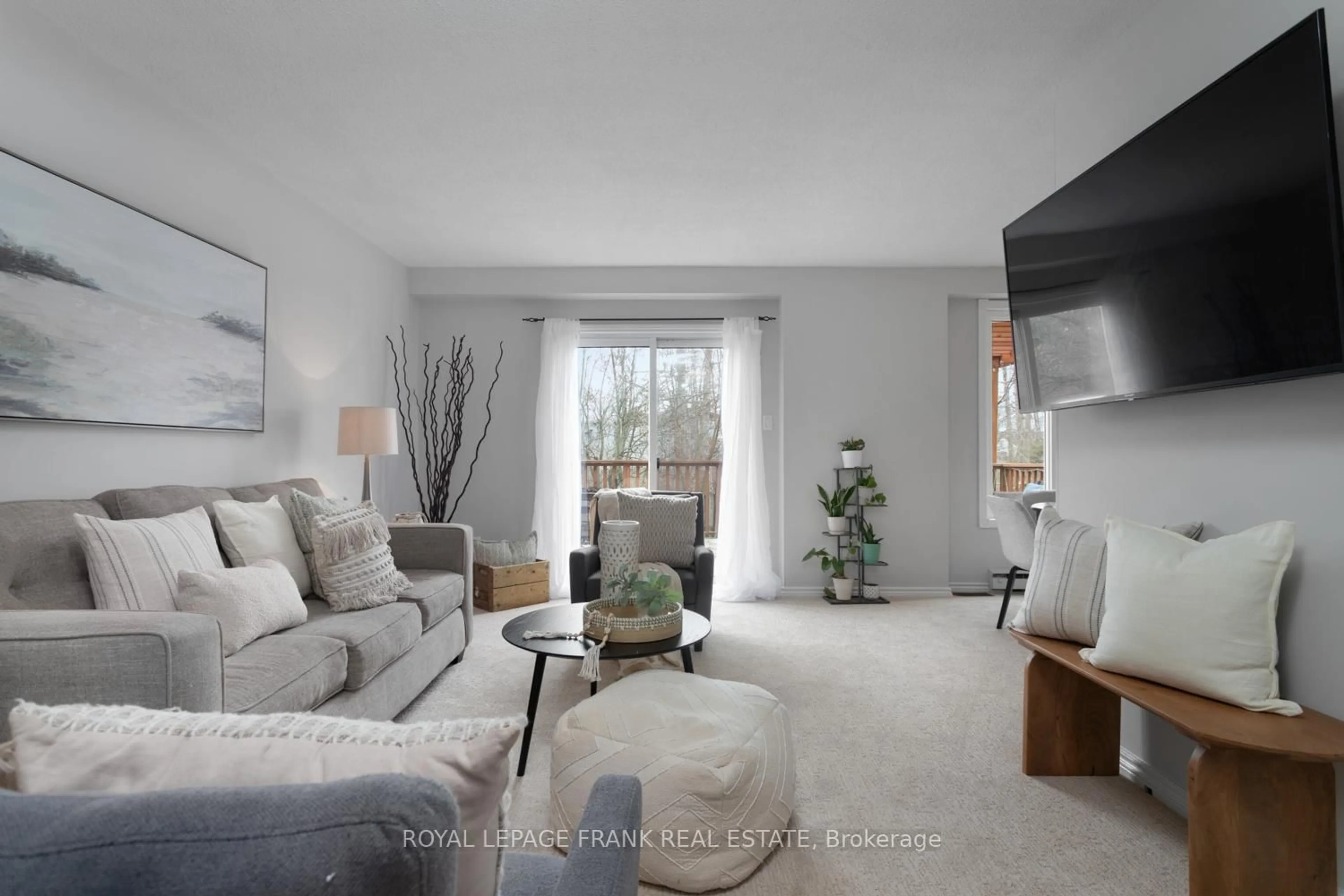 Living room with furniture, unknown for 29 Hartsfield Dr, Clarington Ontario L1E 1M8