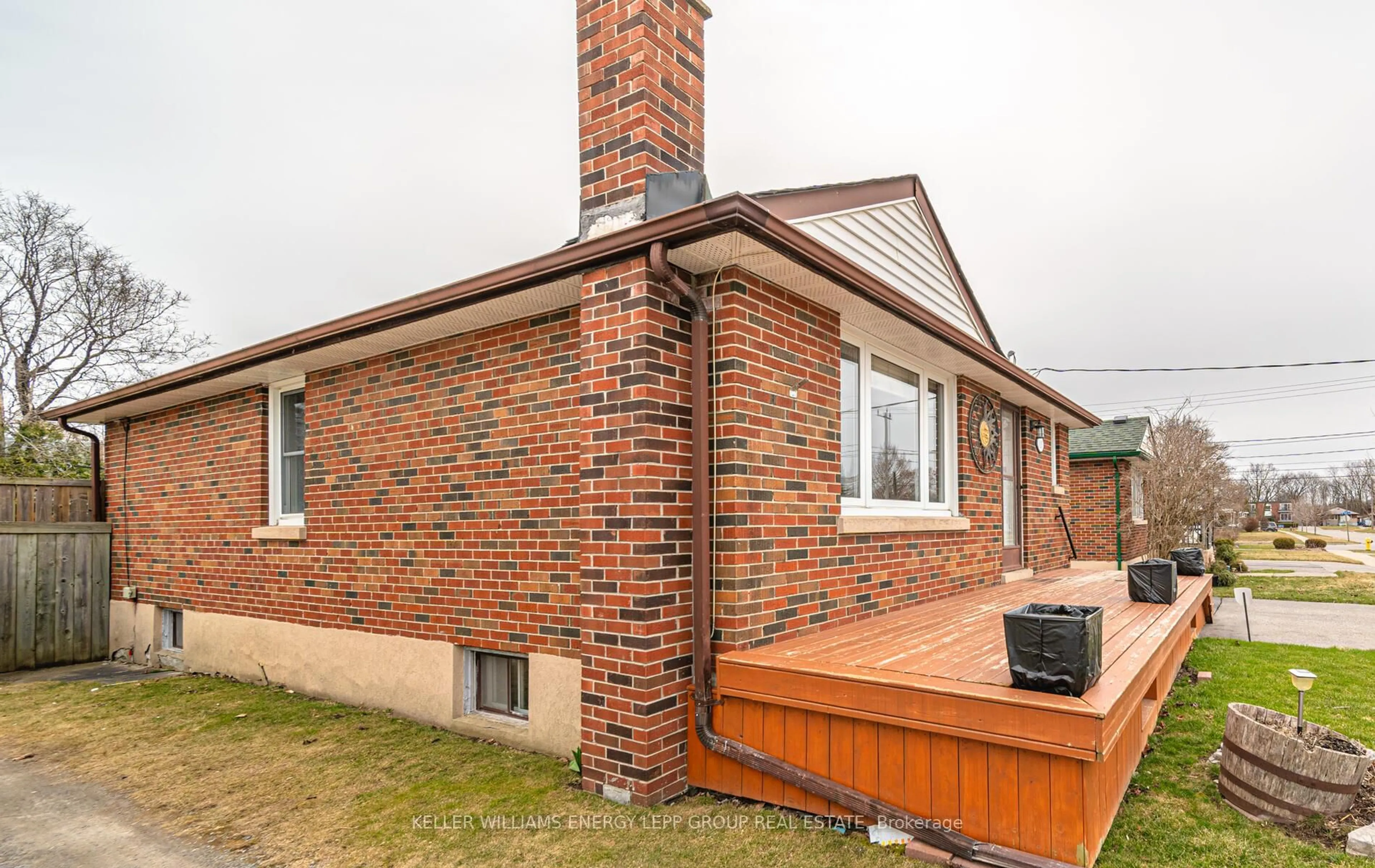 Home with brick exterior material, building for 325 Highland Ave, Oshawa Ontario L1H 6B1