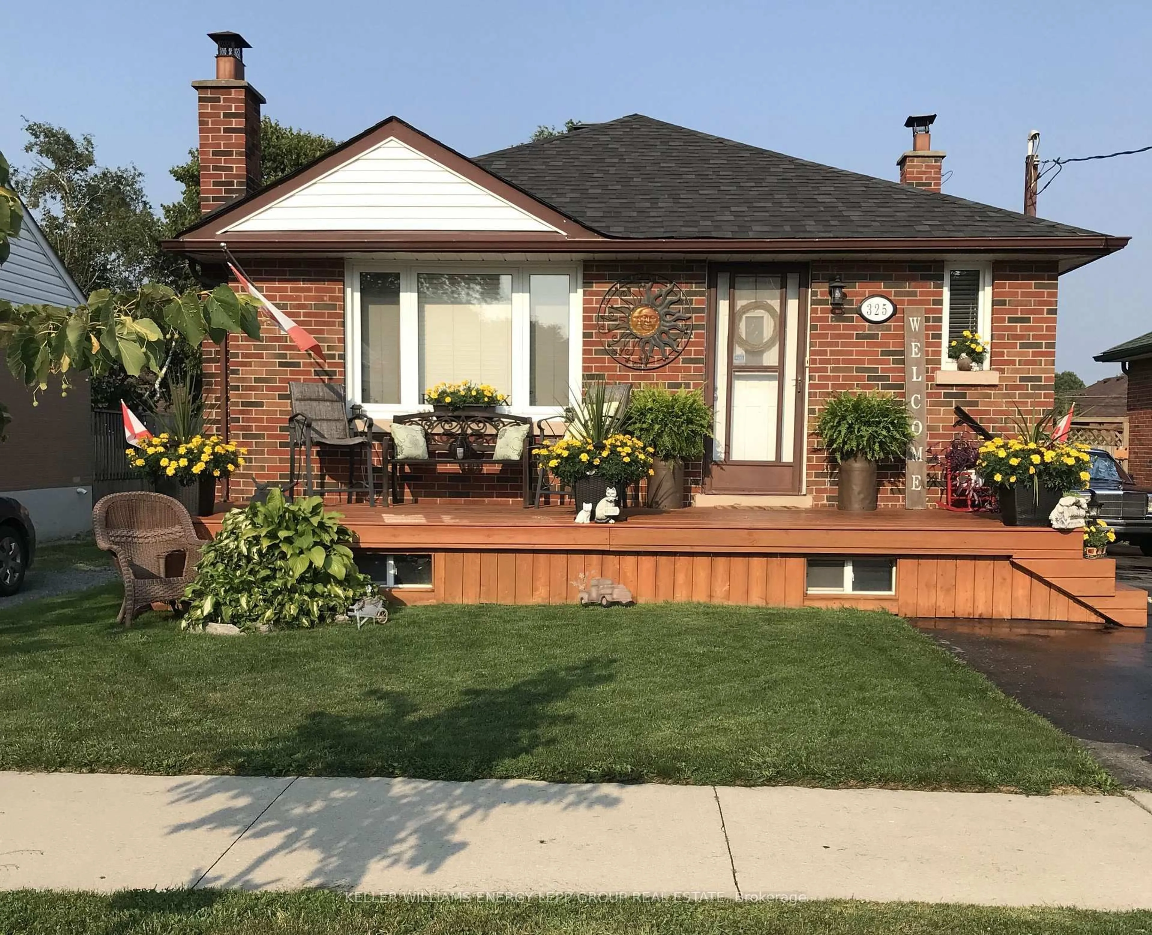 Home with brick exterior material, street for 325 Highland Ave, Oshawa Ontario L1H 6B1