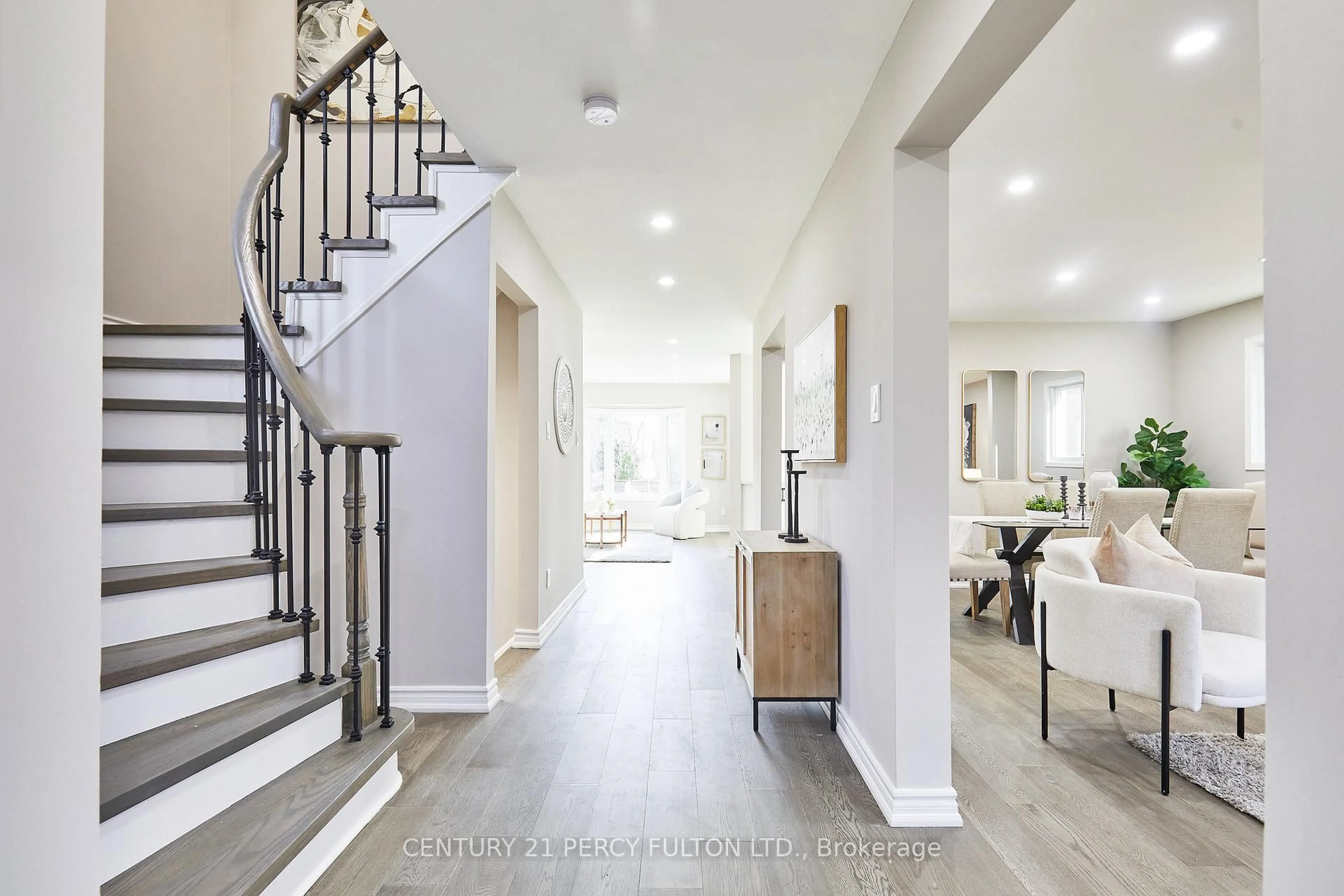 Indoor entryway for 27 Forest Grove Dr, Whitby Ontario L1R 2A7