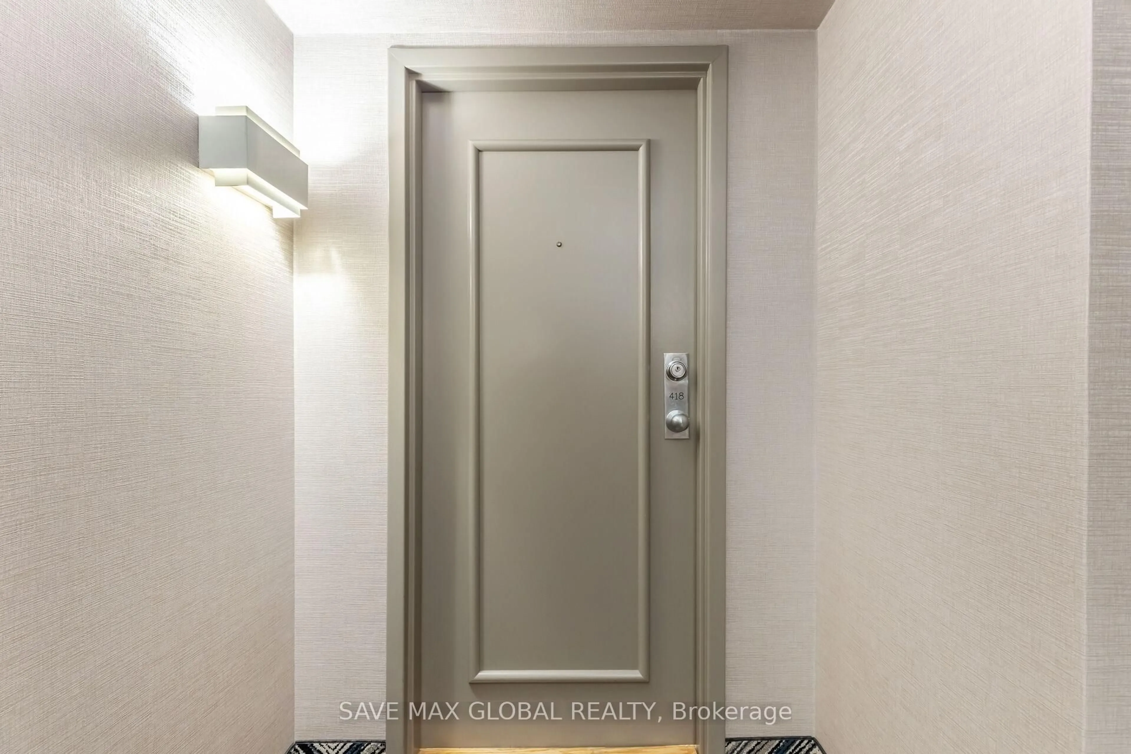 Indoor entryway for 1470 Midland Ave #418, Toronto Ontario M1P 4Z4